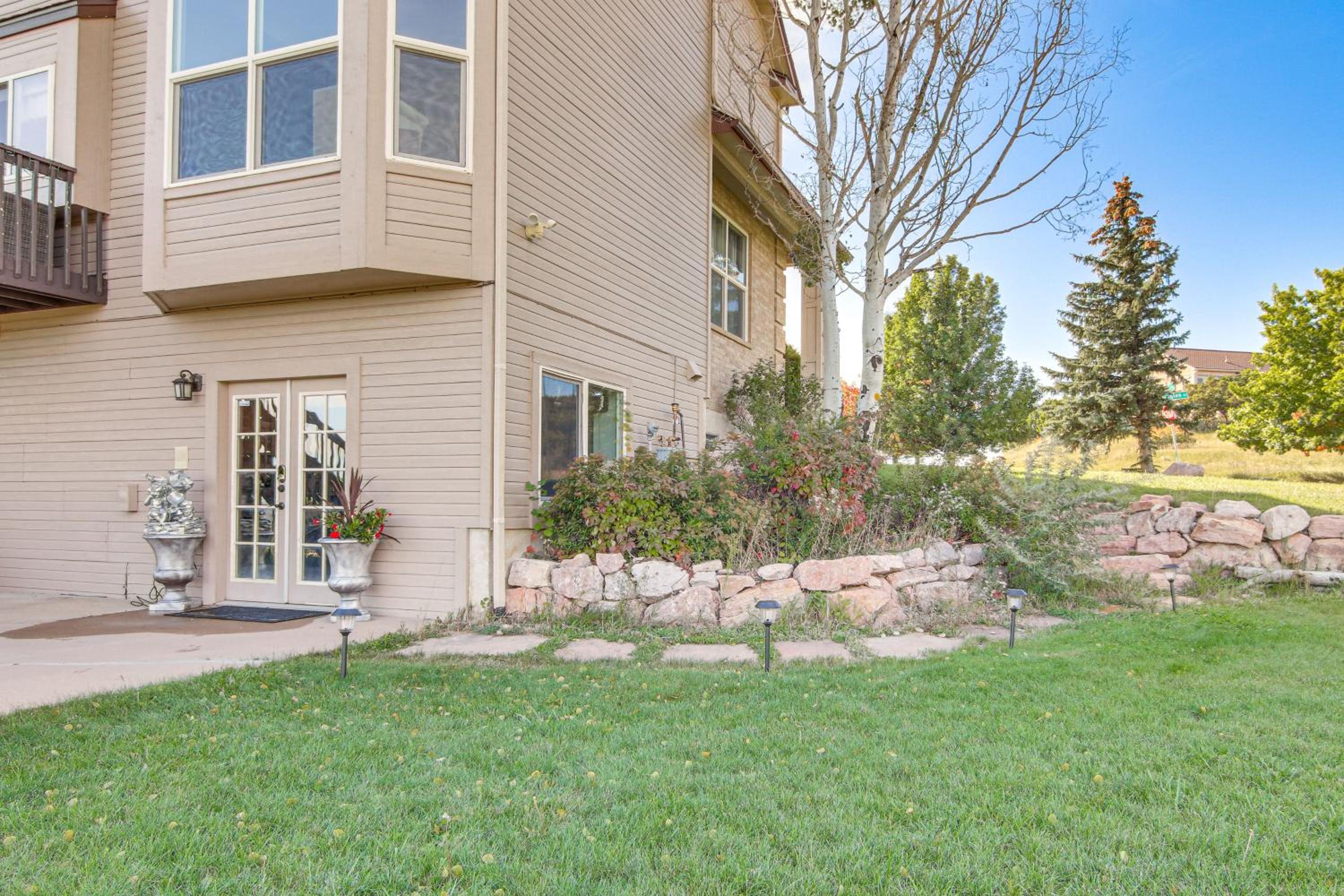 4 Mi to Broadmoor! Apt with Movie Theater and Mtn View