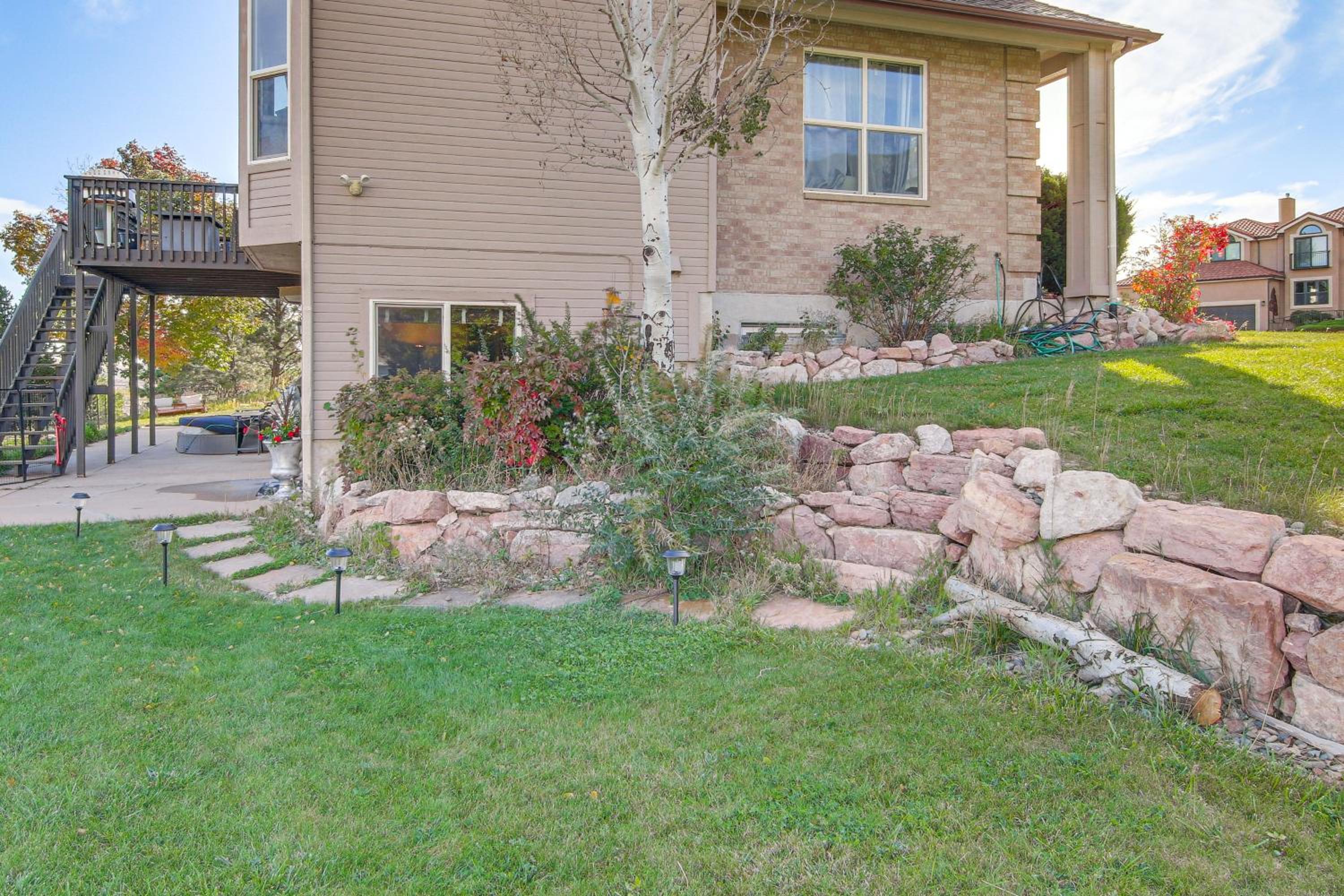 4 Mi to Broadmoor! Apt with Movie Theater and Mtn View