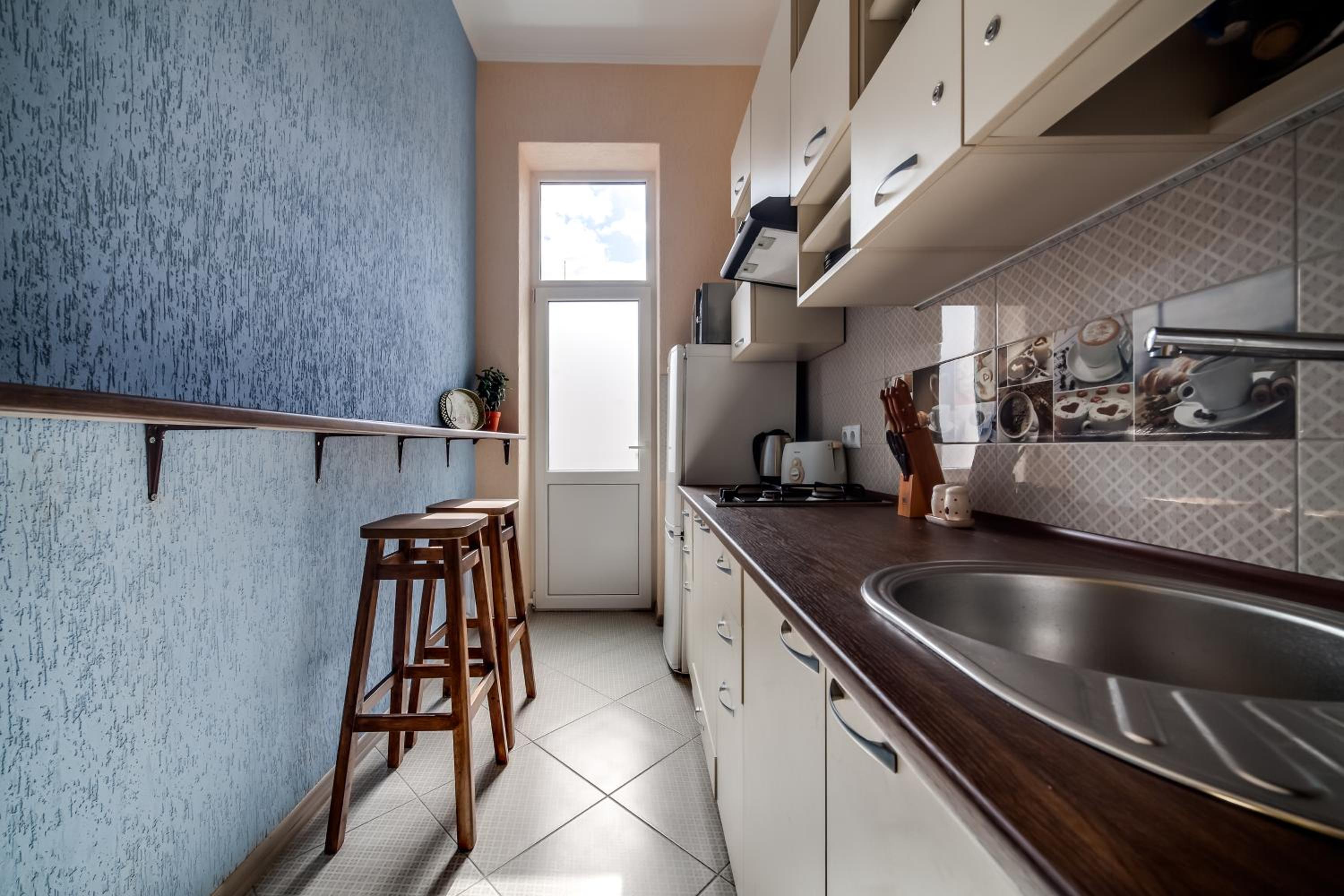 Modern 2BR Apartment in Central Lviv view 5