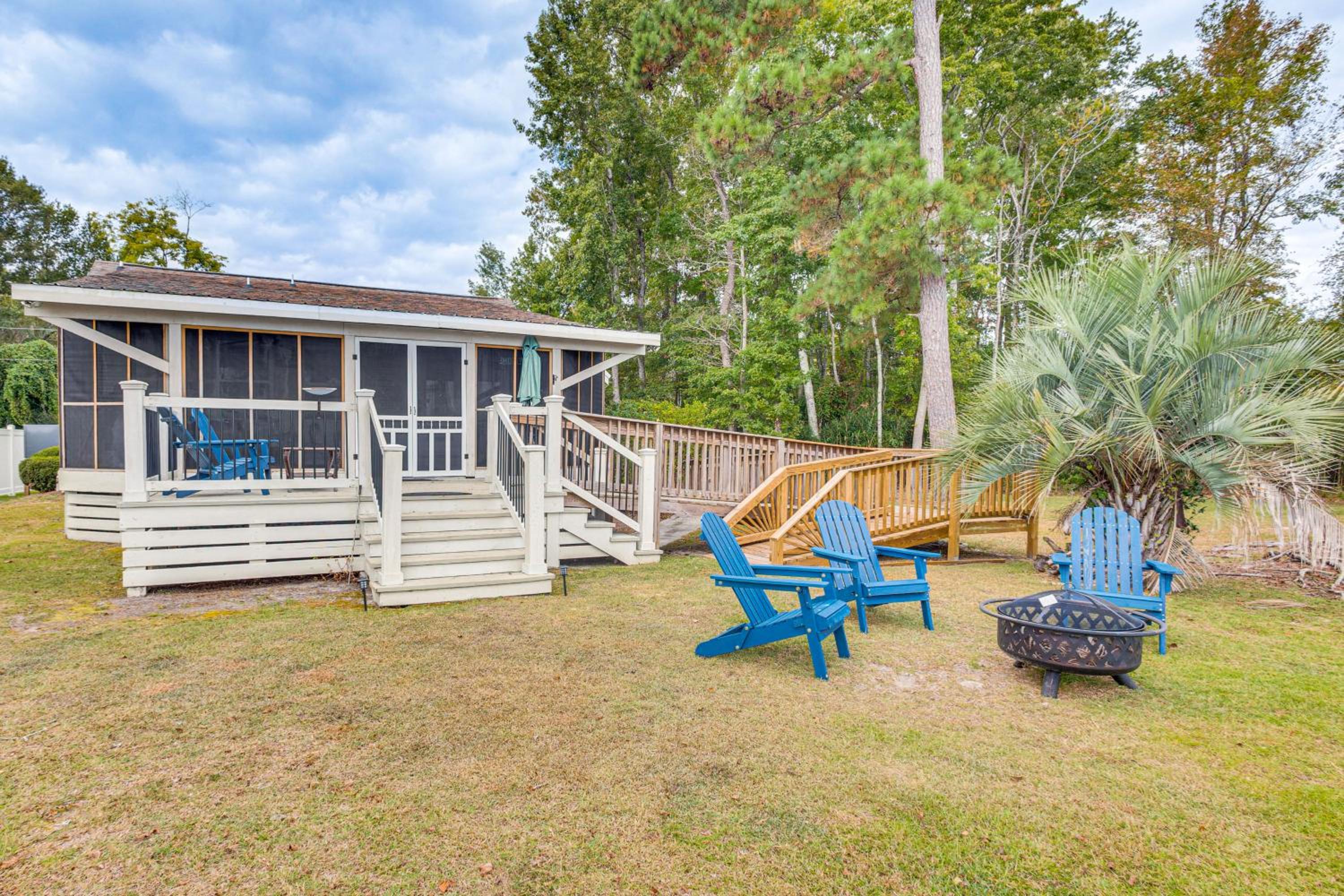 Fish, Swim and Grill Lakefront Carolina Home!