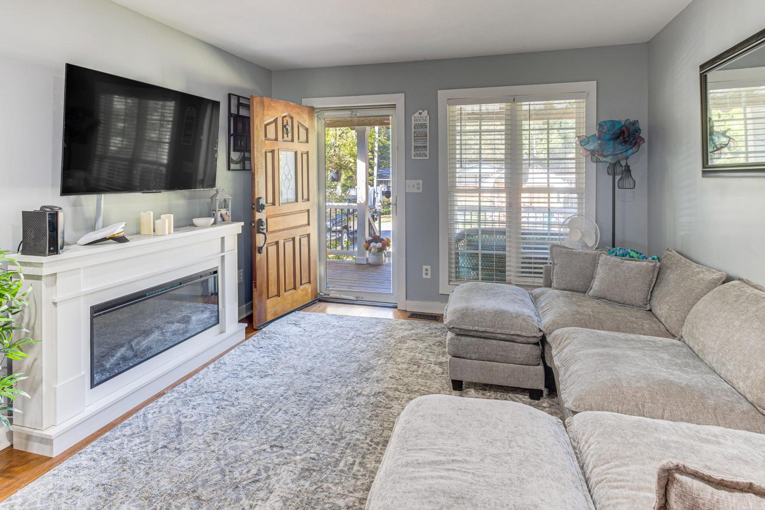 Fish, Swim and Grill Lakefront Carolina Home!