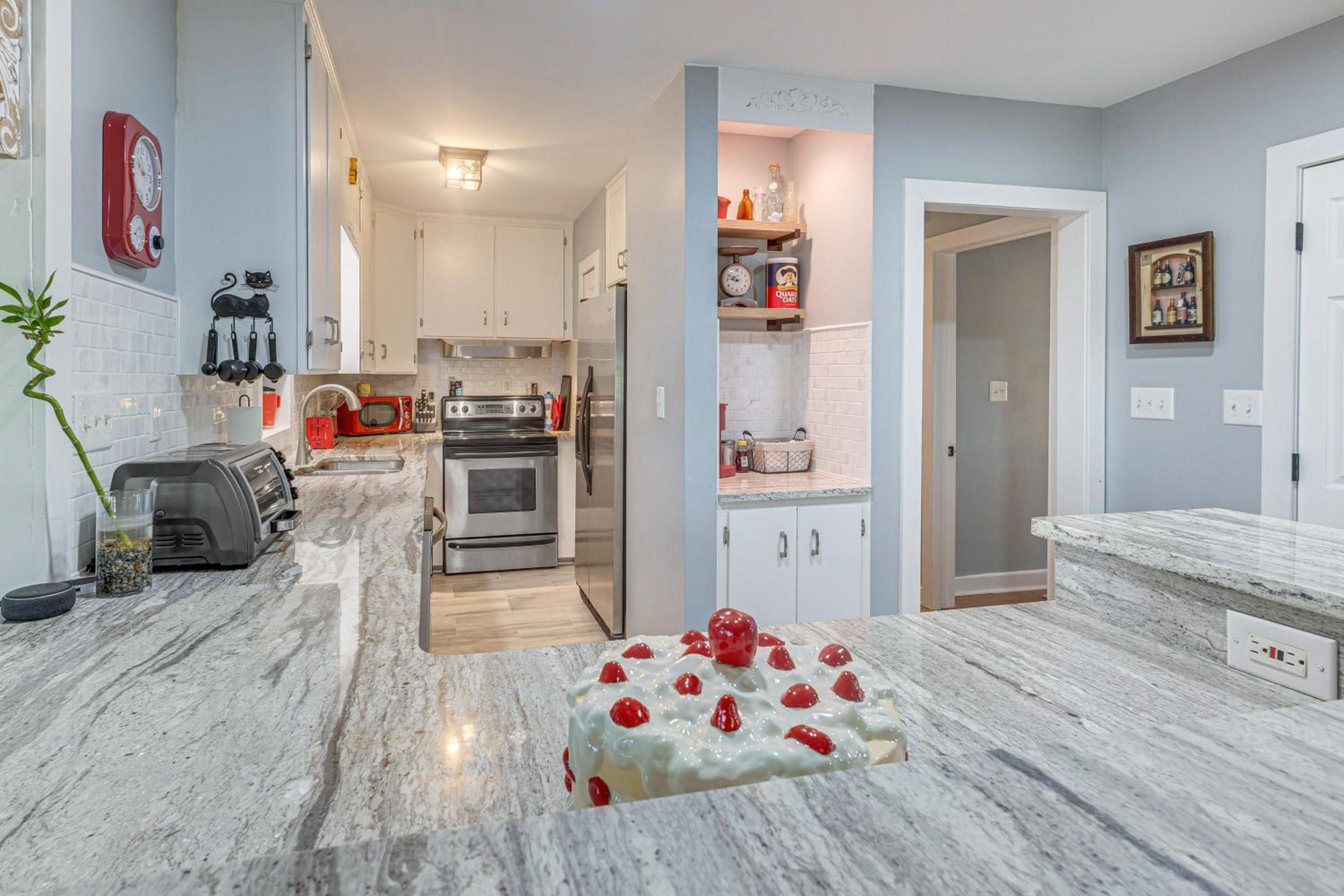 Fish, Swim and Grill Lakefront Carolina Home!