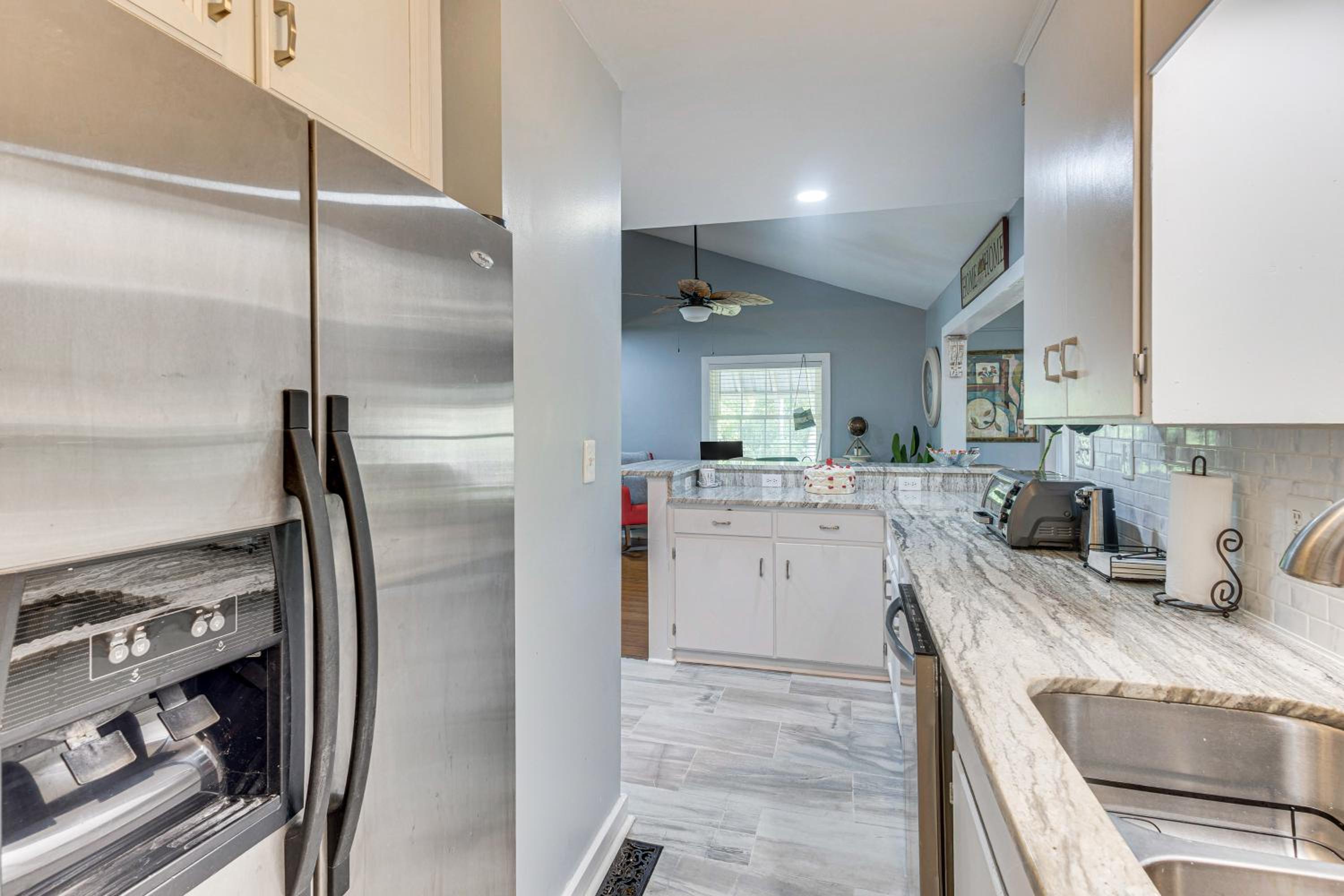 Fish, Swim and Grill Lakefront Carolina Home!