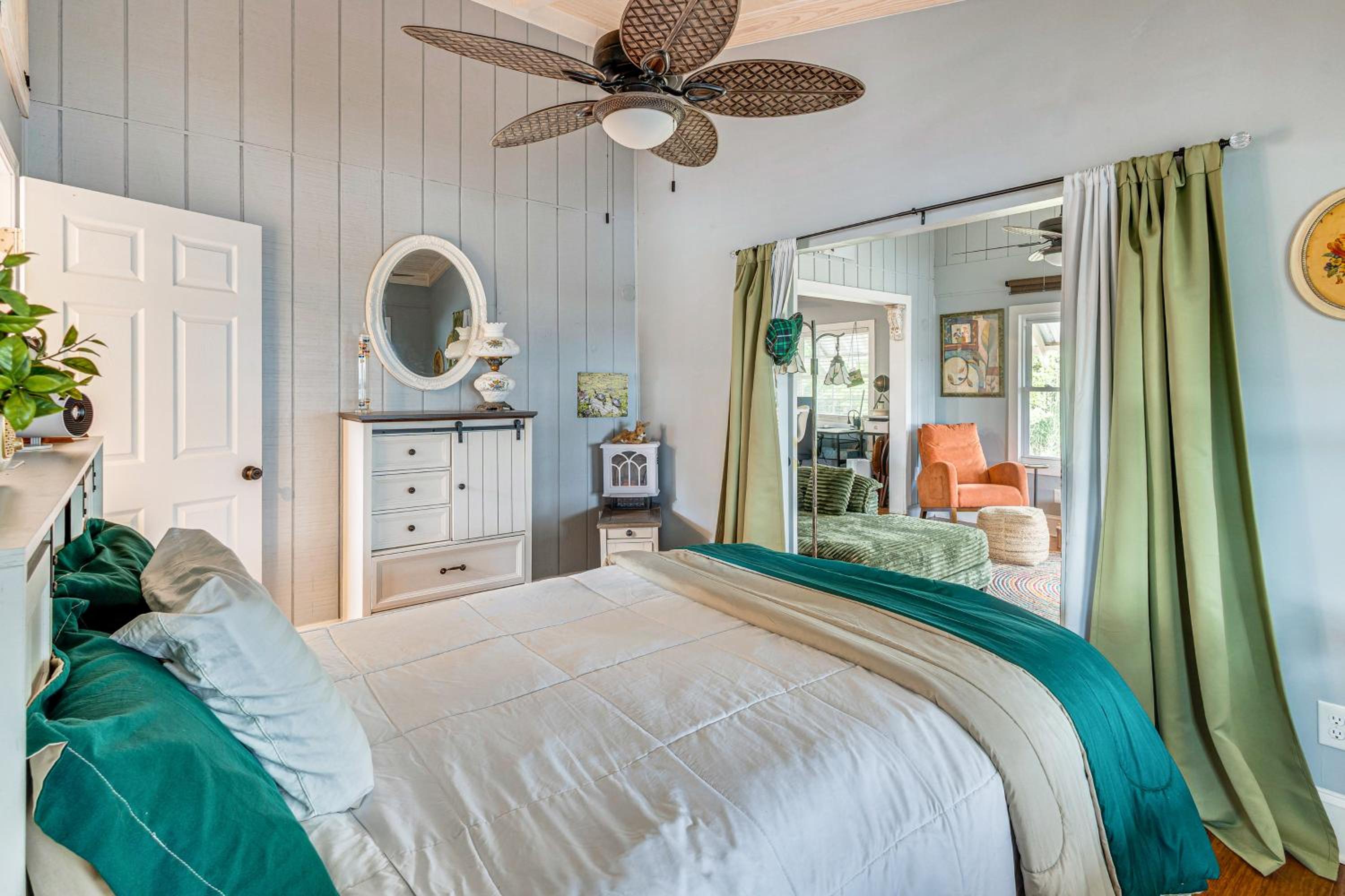 Fish, Swim and Grill Lakefront Carolina Home!