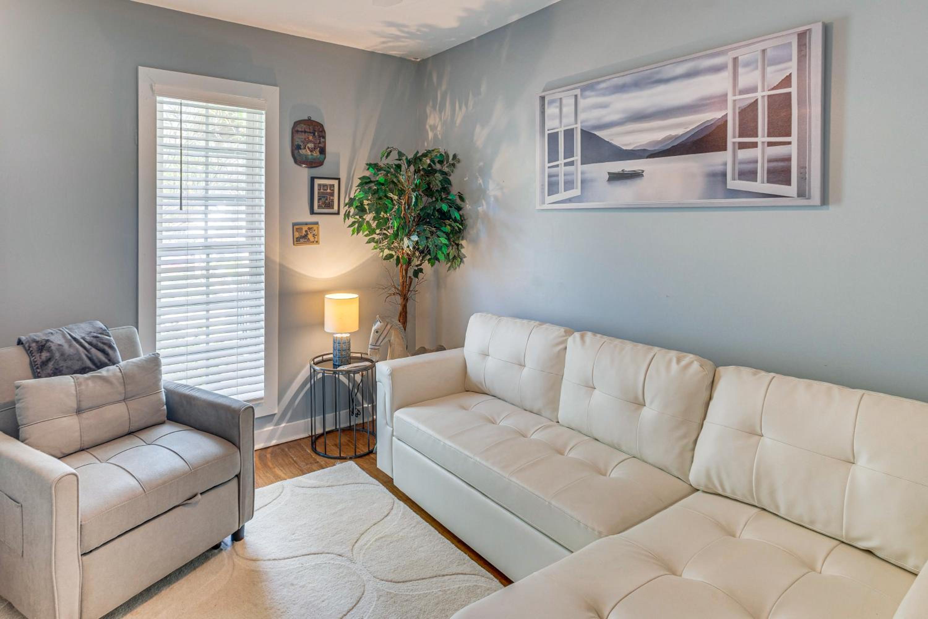 Fish, Swim and Grill Lakefront Carolina Home!