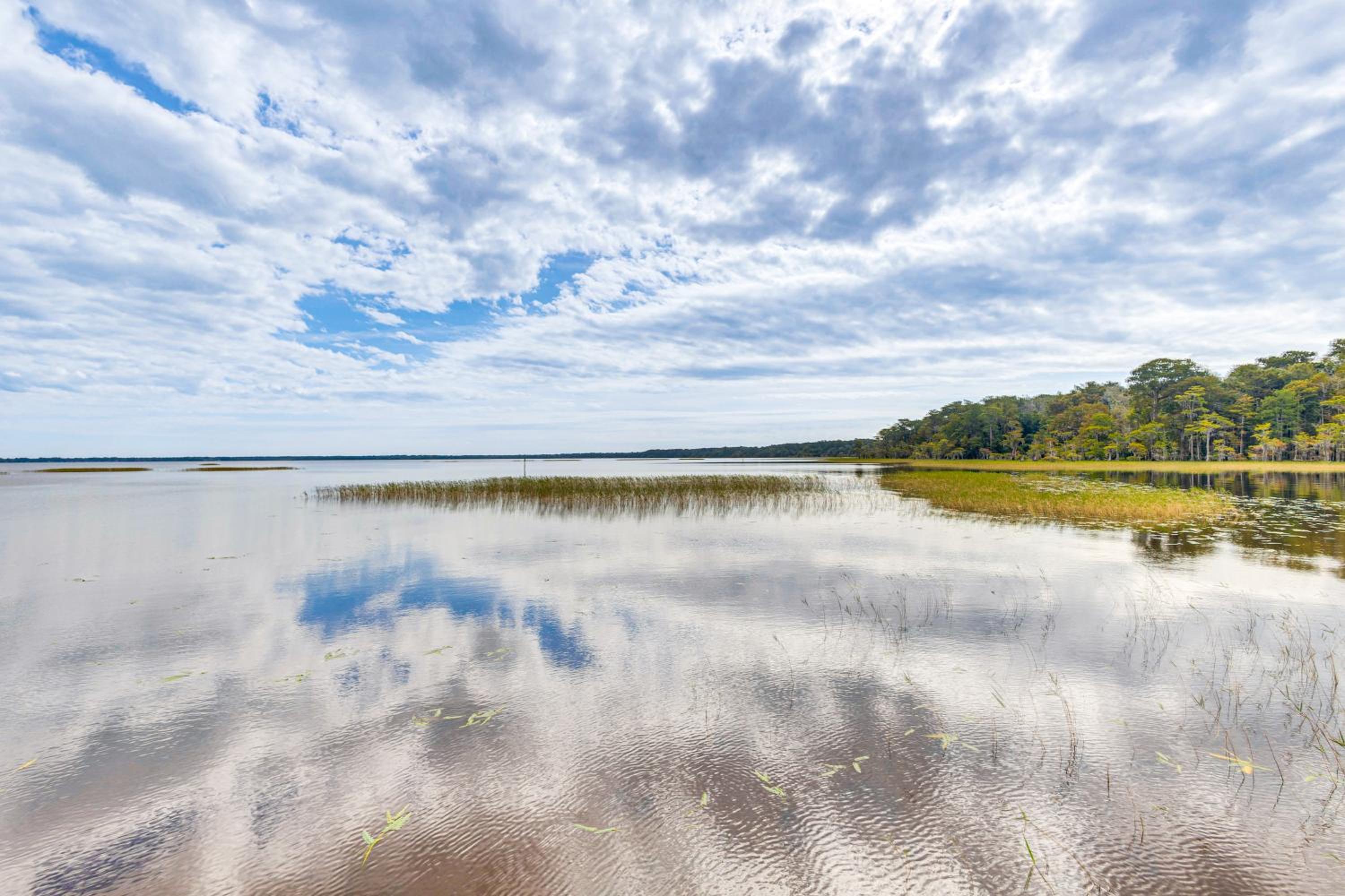 Fish, Swim and Grill Lakefront Carolina Home!