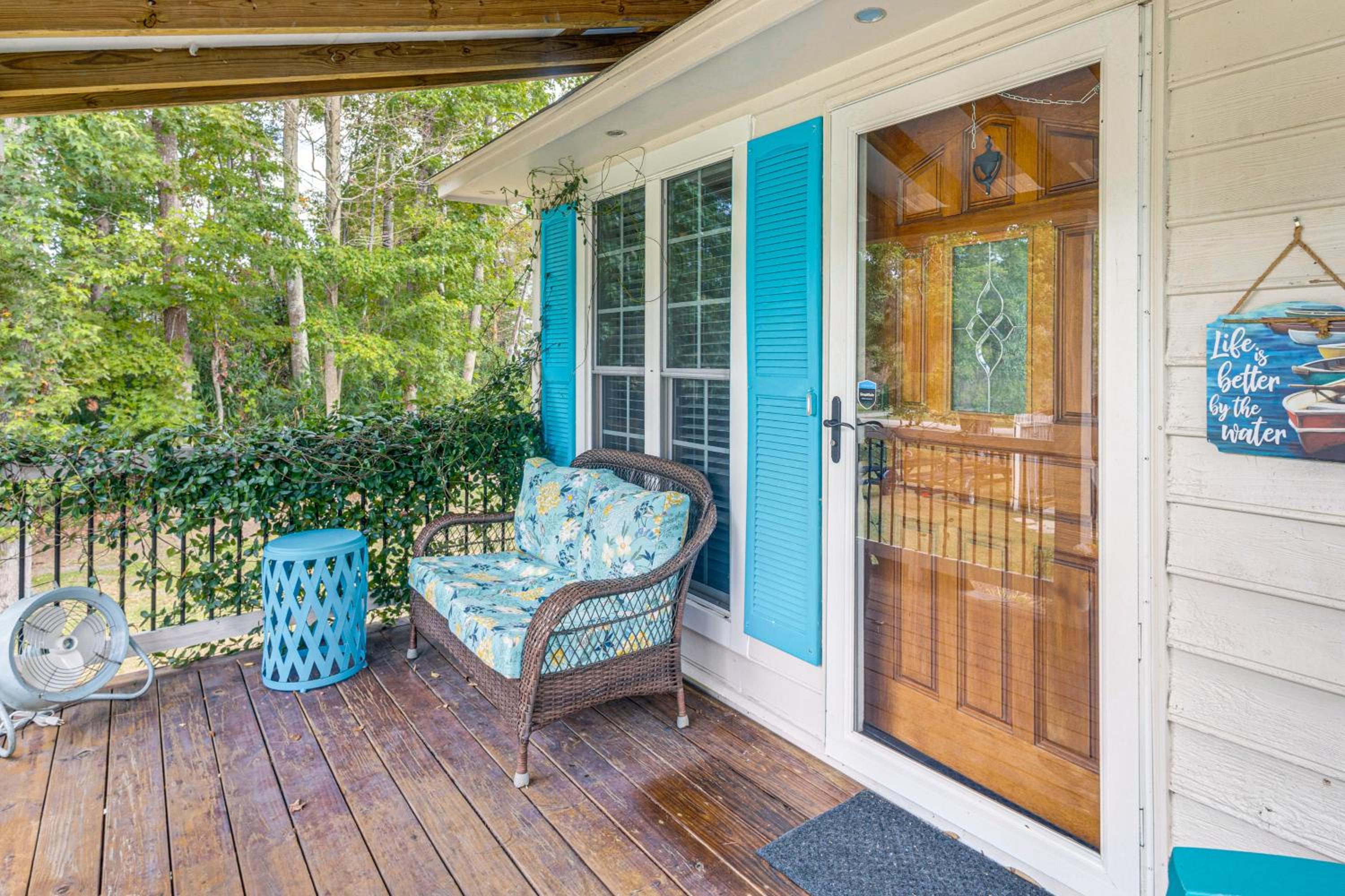 Fish, Swim and Grill Lakefront Carolina Home!