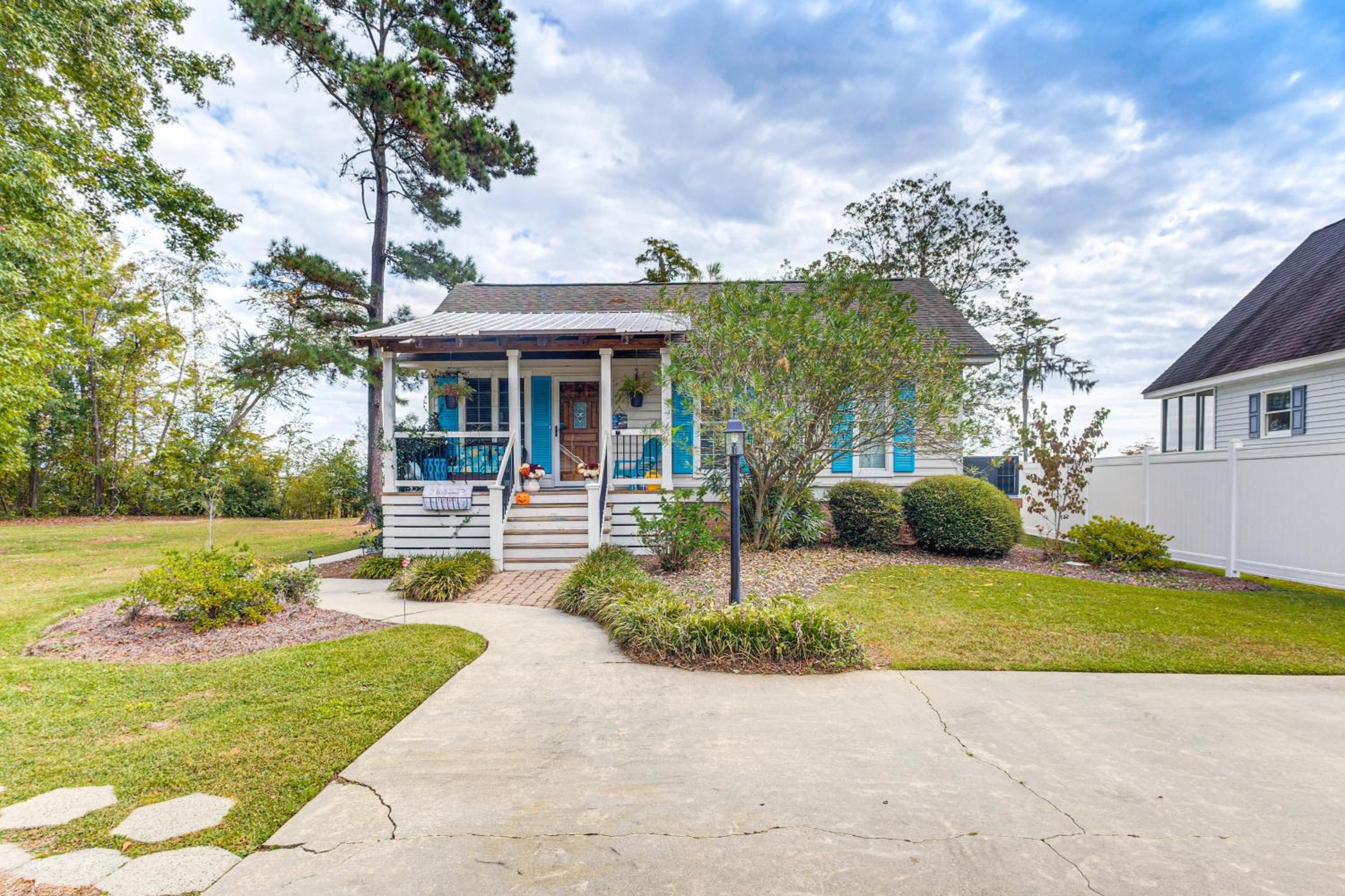 Fish, Swim and Grill Lakefront Carolina Home!