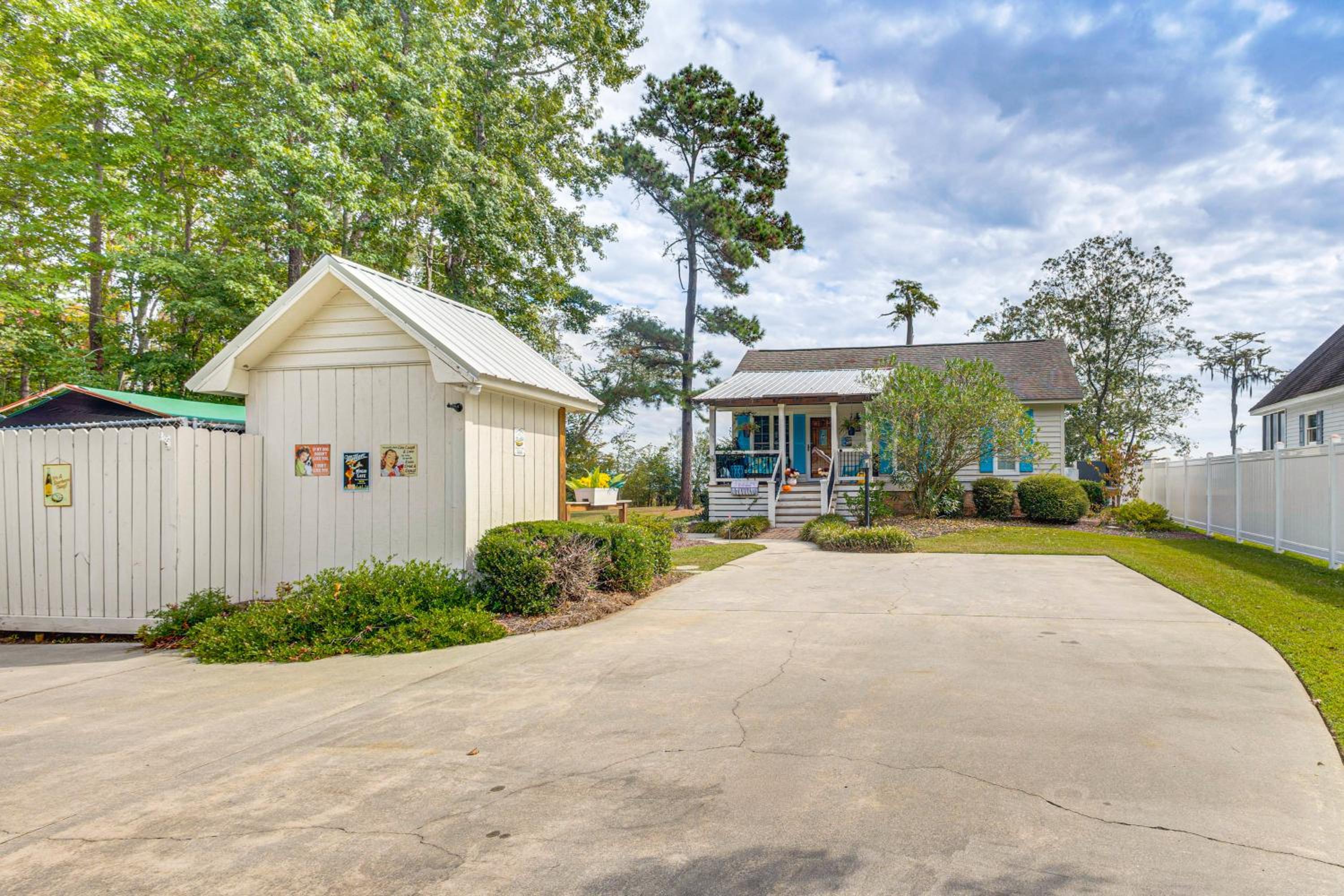 Fish, Swim and Grill Lakefront Carolina Home!