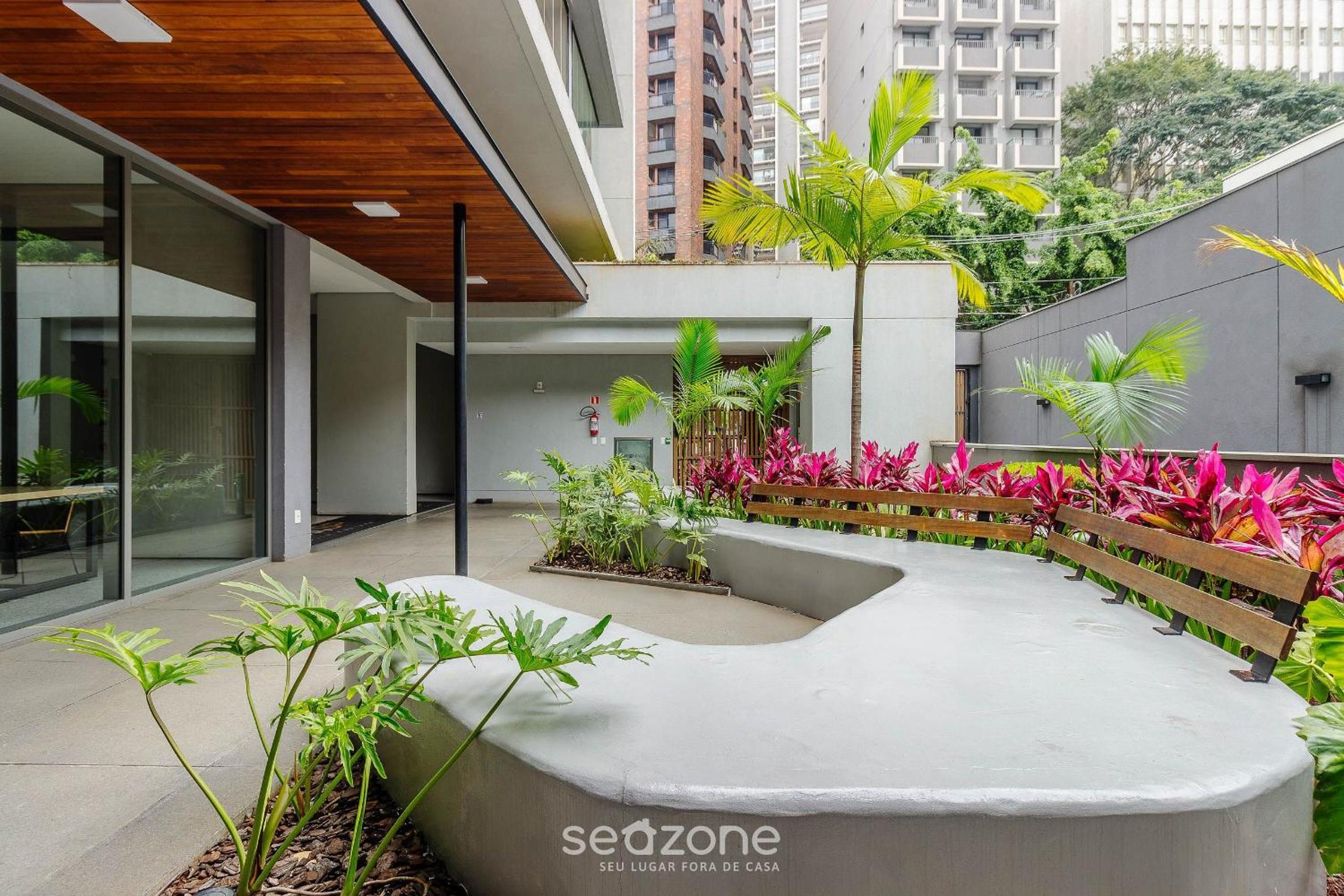 Modern apartments in a building with a pool, 300m from the subway - UOYs
