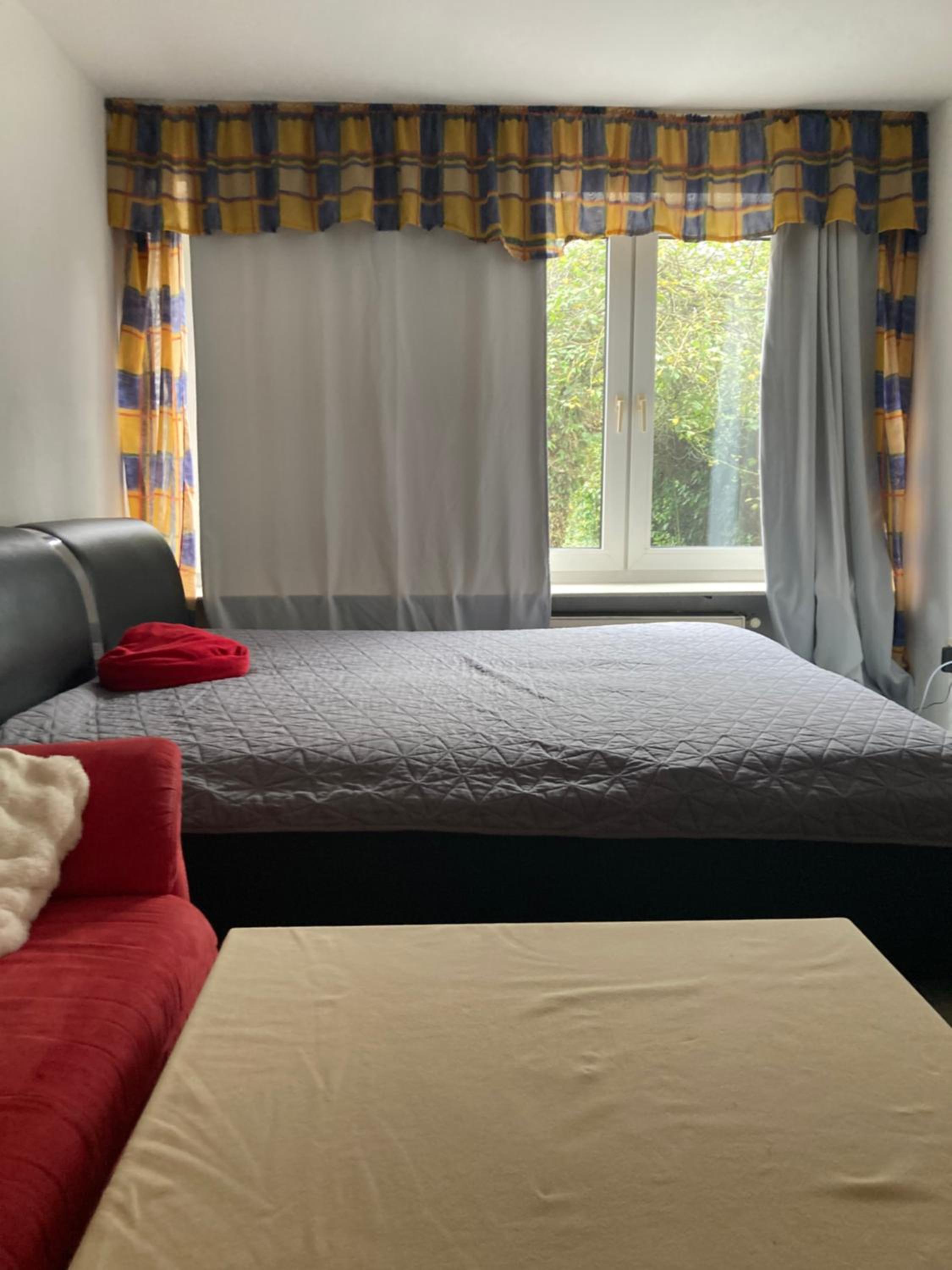 Premium Ruhiges ganzes Apartment 90 m 2 Schlafzimmer große Küche Wohnzimmer