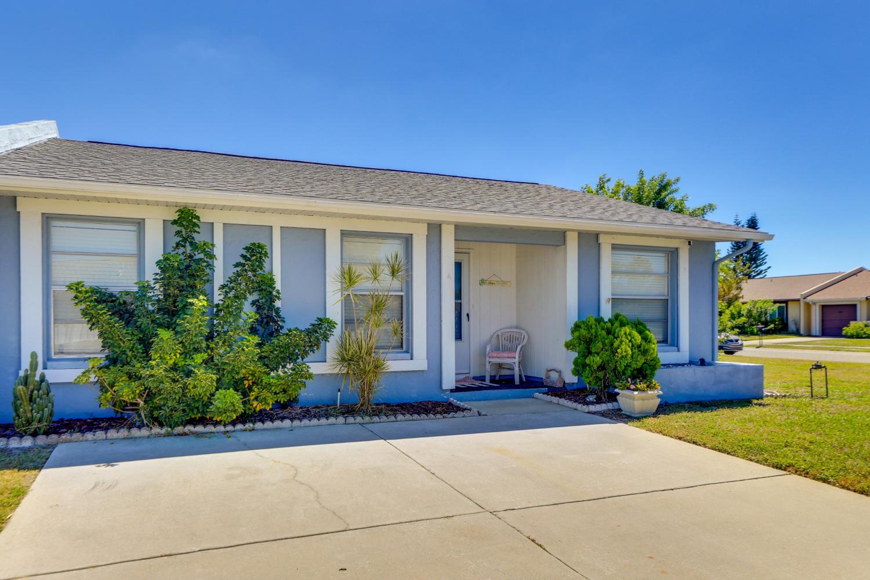 Pool Access Condo 4 Mi to Bradenton Riverwalk!