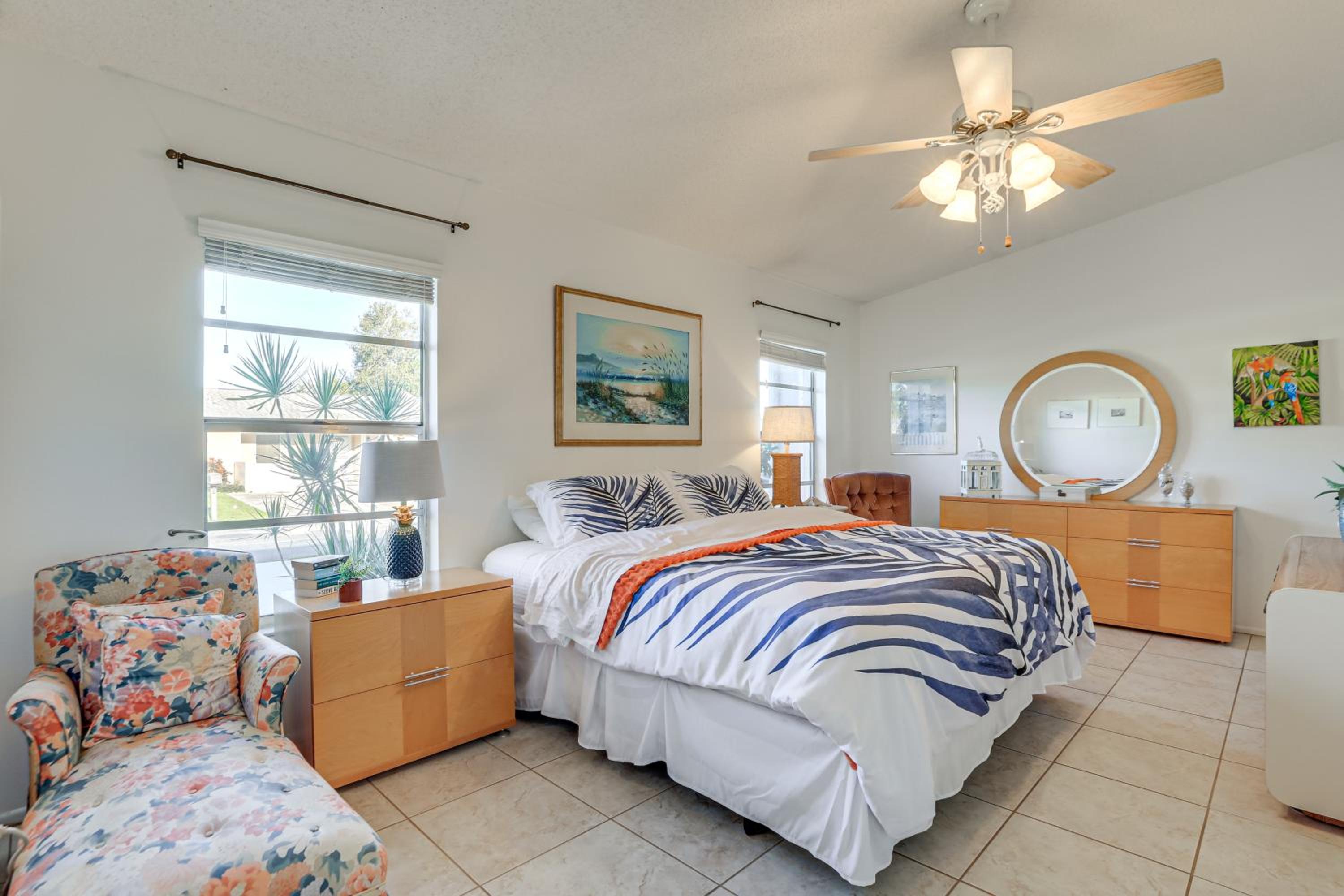 Pool Access Condo 4 Mi to Bradenton Riverwalk!