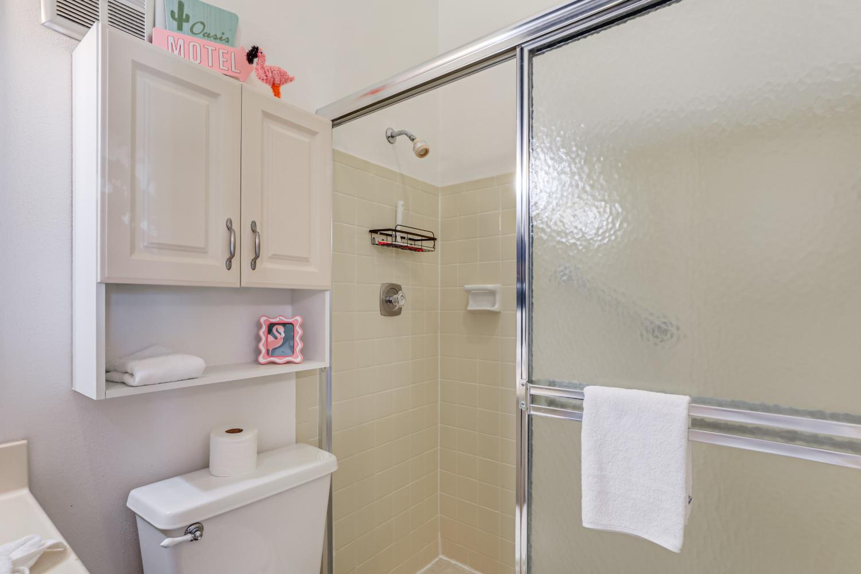 Pool Access Condo 4 Mi to Bradenton Riverwalk!