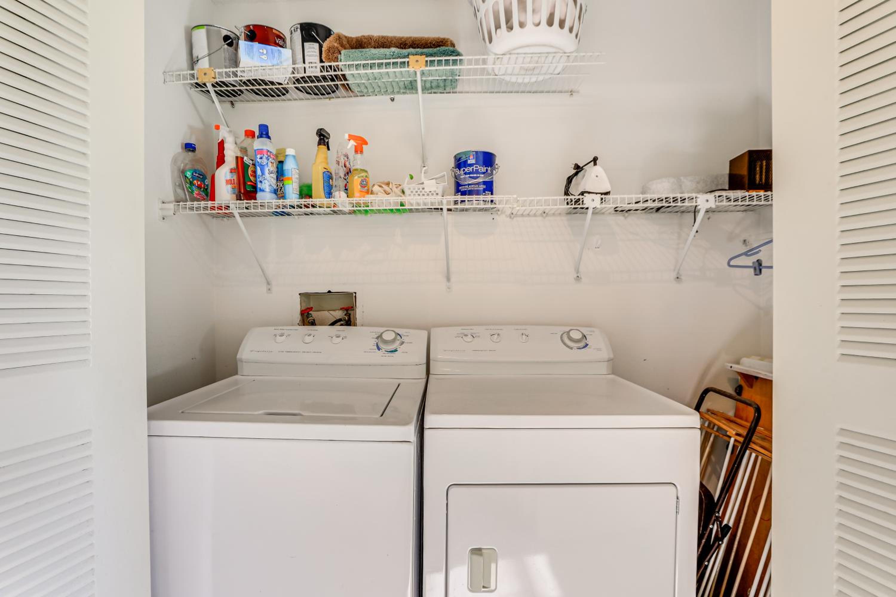 Pool Access Condo 4 Mi to Bradenton Riverwalk!