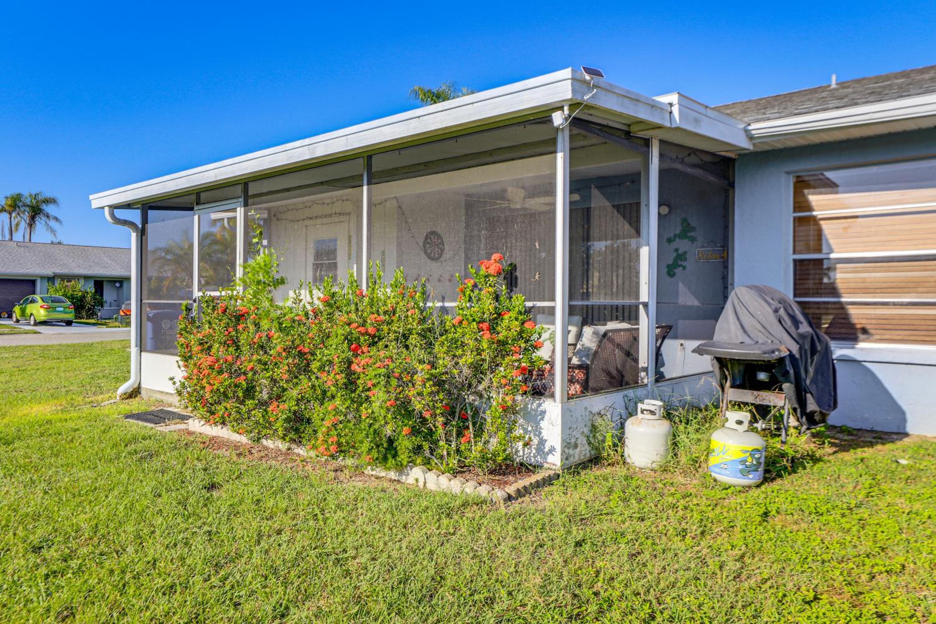 Pool Access Condo 4 Mi to Bradenton Riverwalk!
