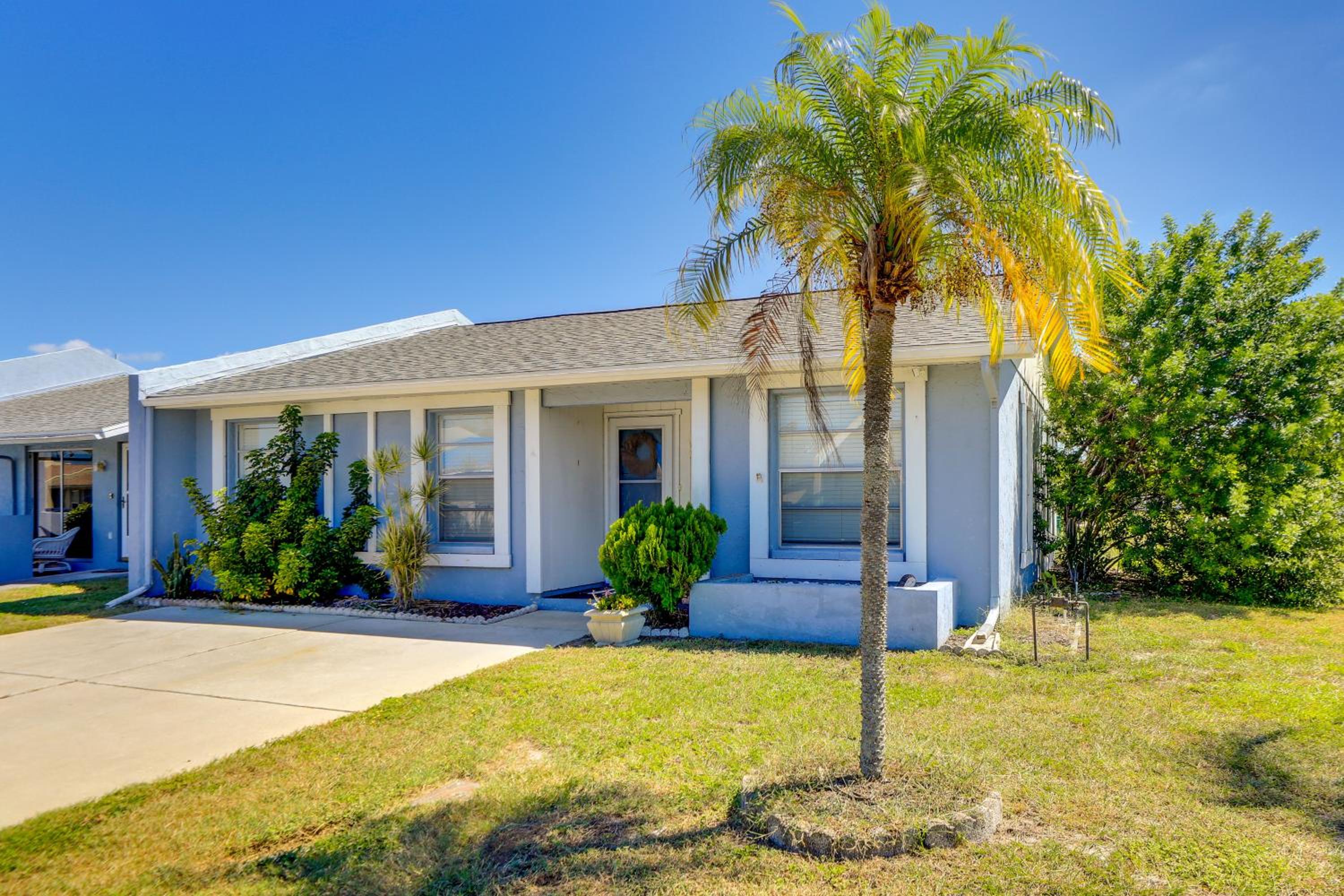 Pool Access Condo 4 Mi to Bradenton Riverwalk!
