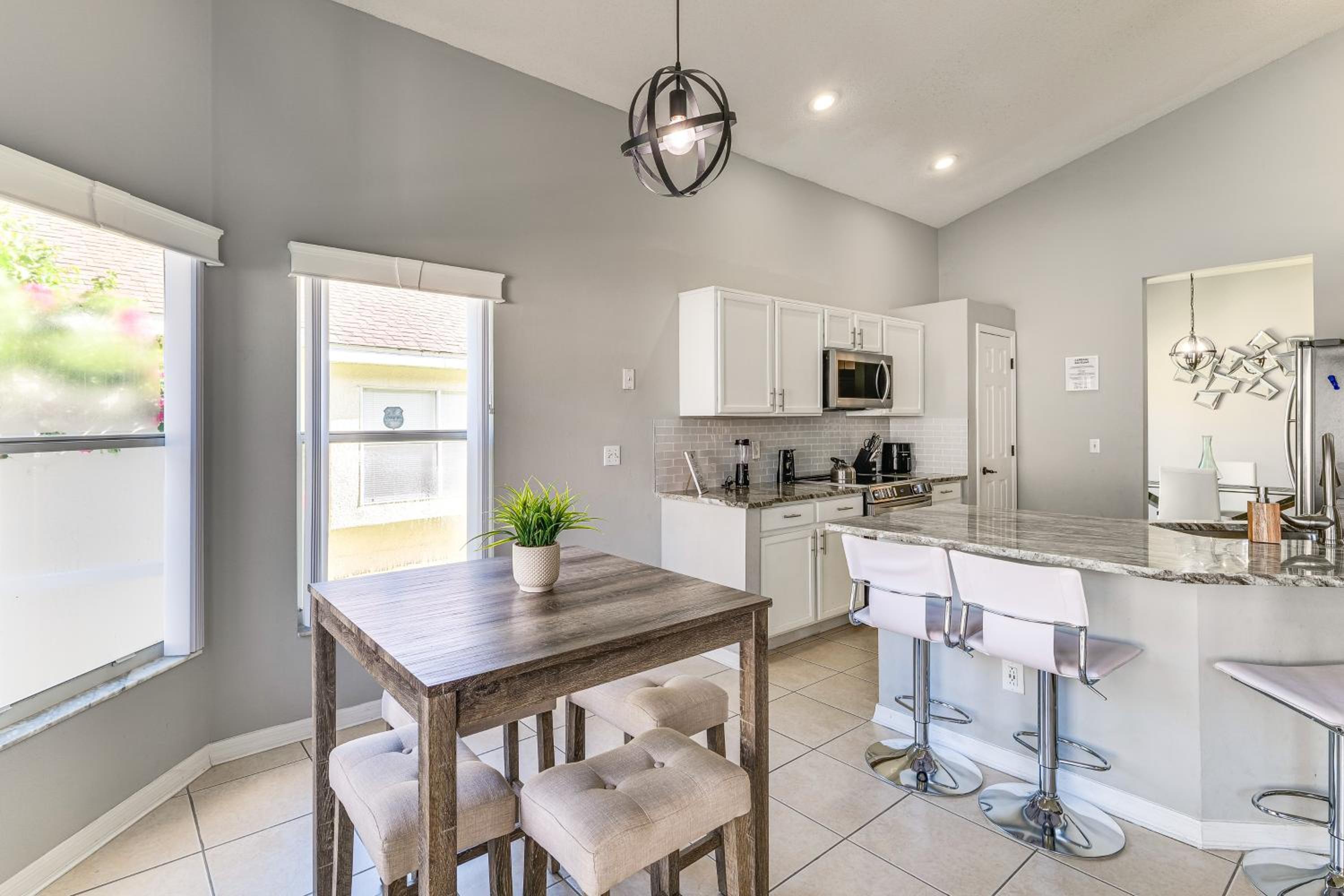 8 Mi to Disney! Family-Friendly Davenport Home