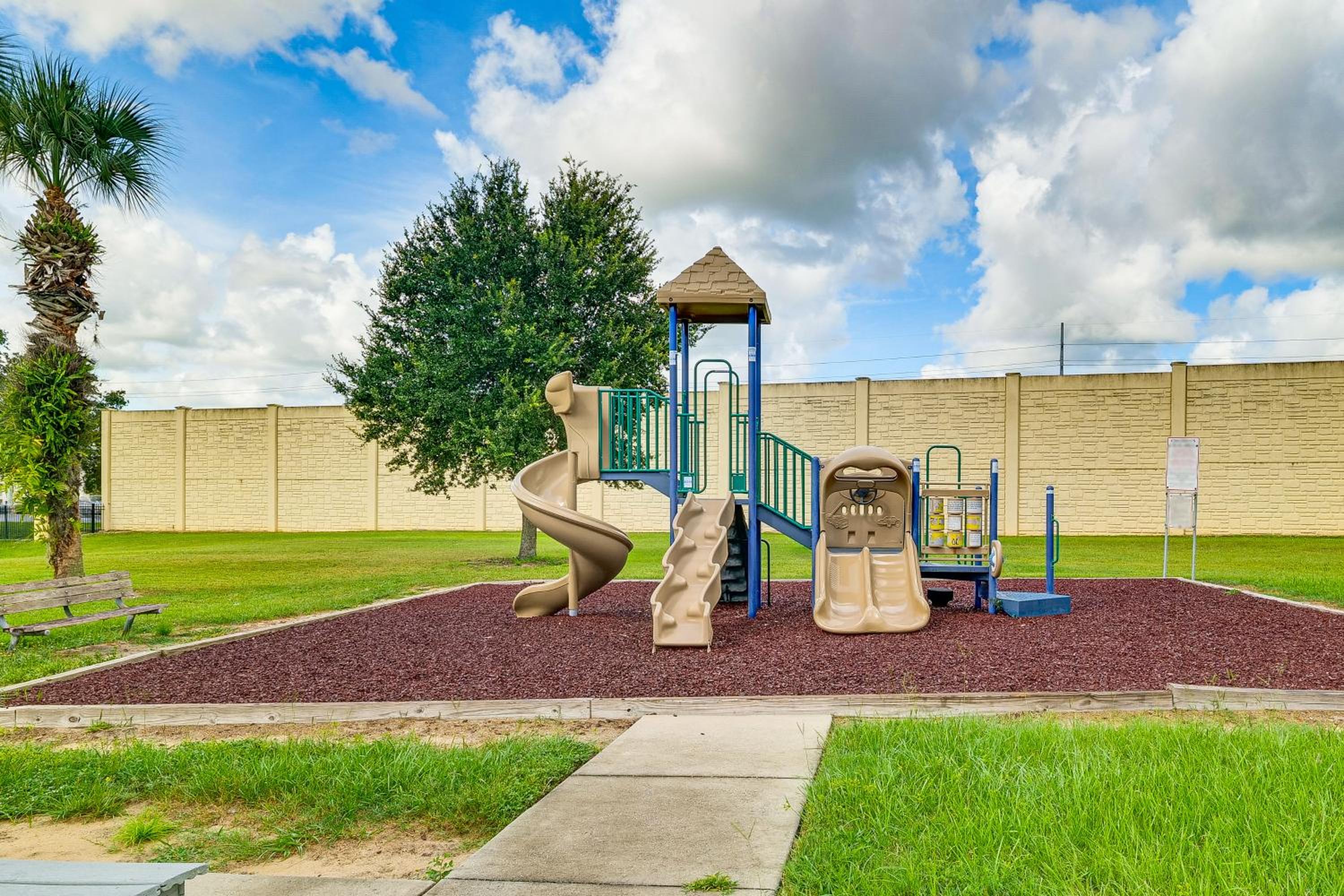 8 Mi to Disney! Family-Friendly Davenport Home