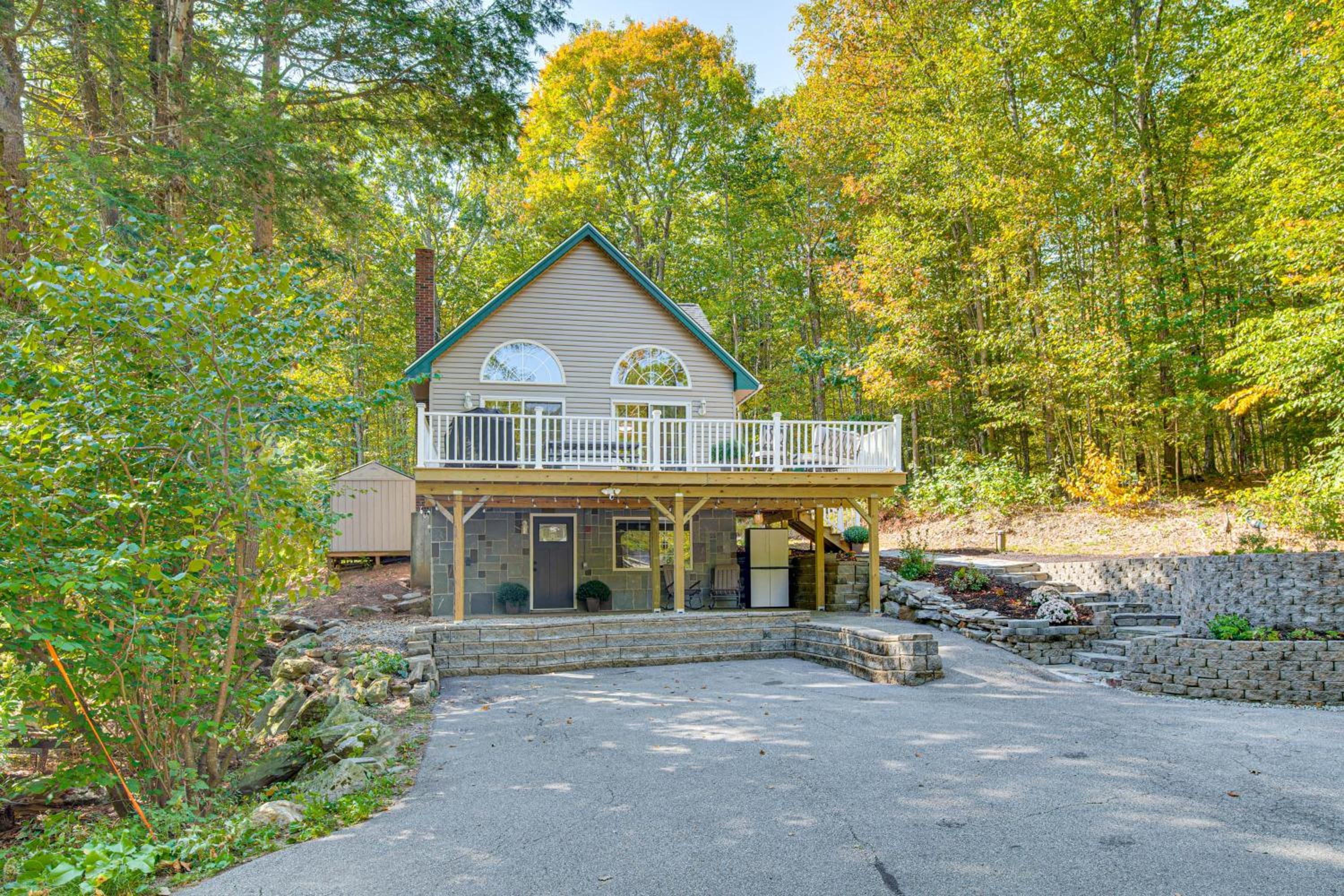 On Baxter Lake Wooded Retreat Near Trails