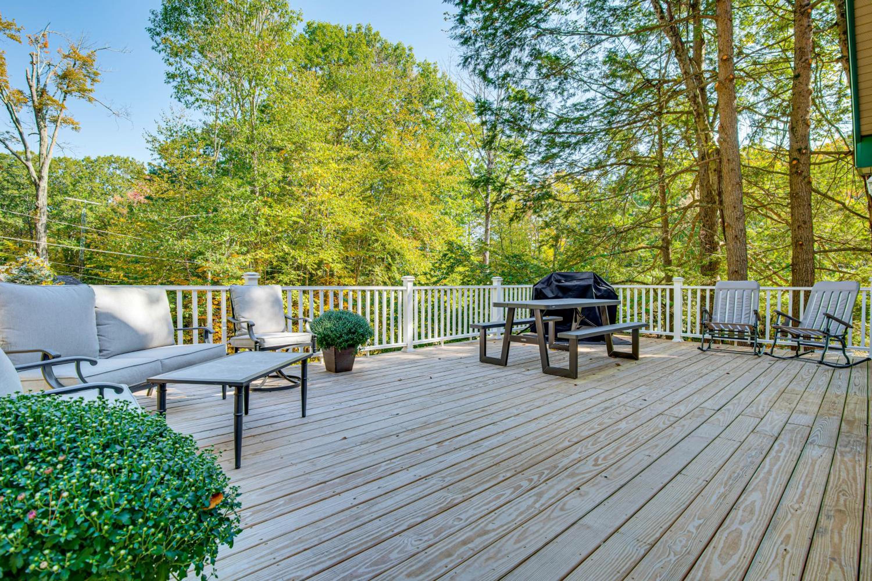 On Baxter Lake Wooded Retreat Near Trails