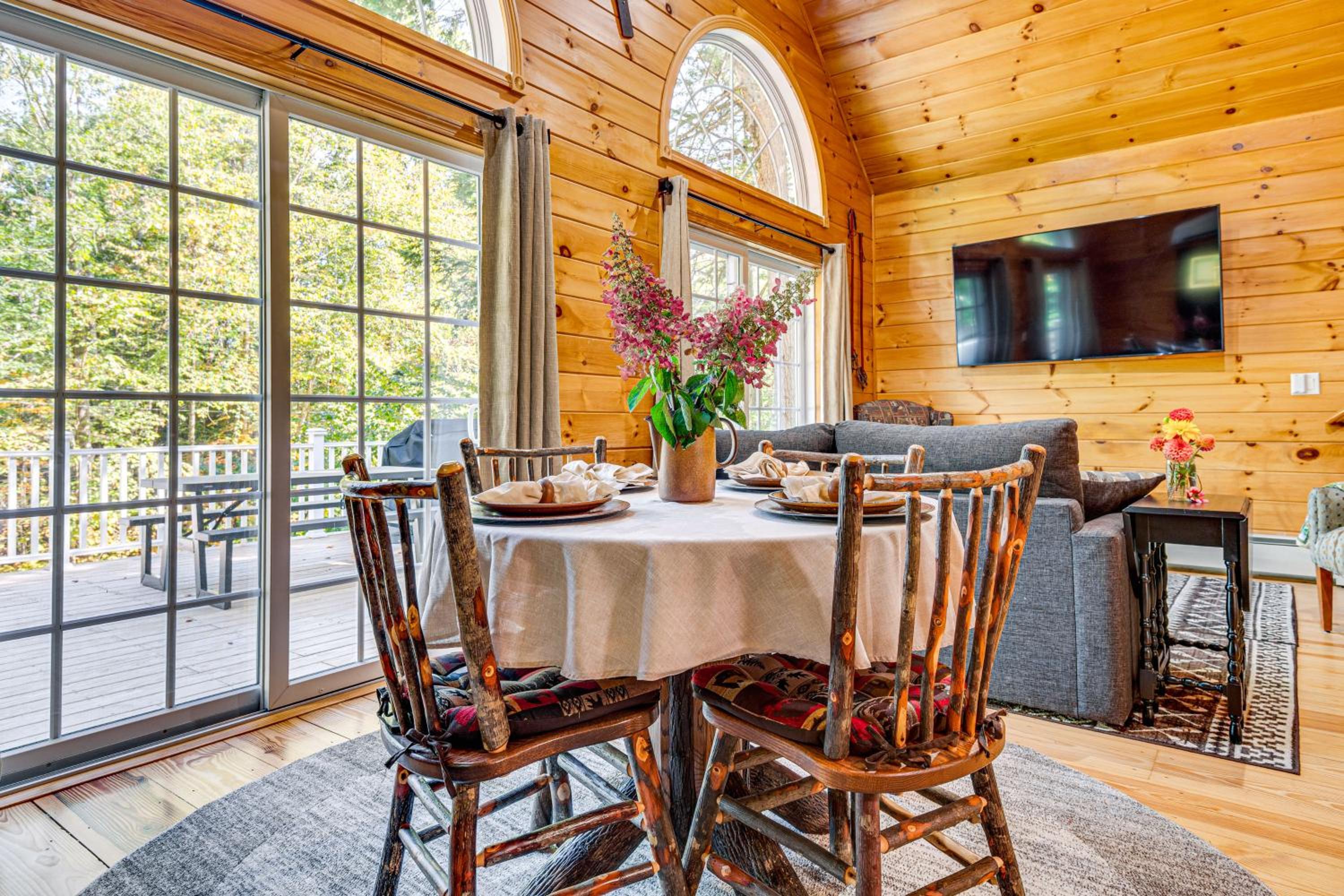 On Baxter Lake Wooded Retreat Near Trails