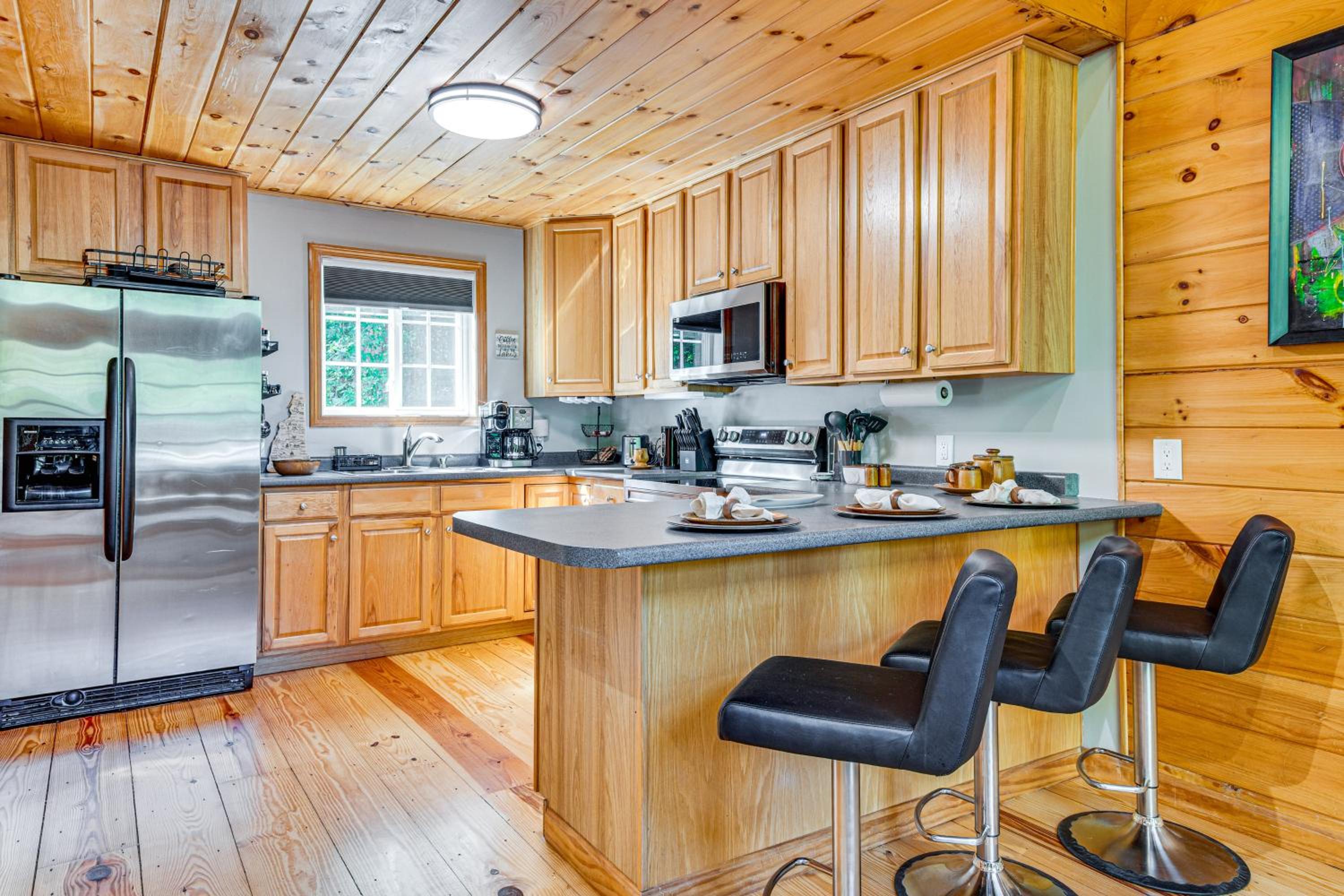 On Baxter Lake Wooded Retreat Near Trails