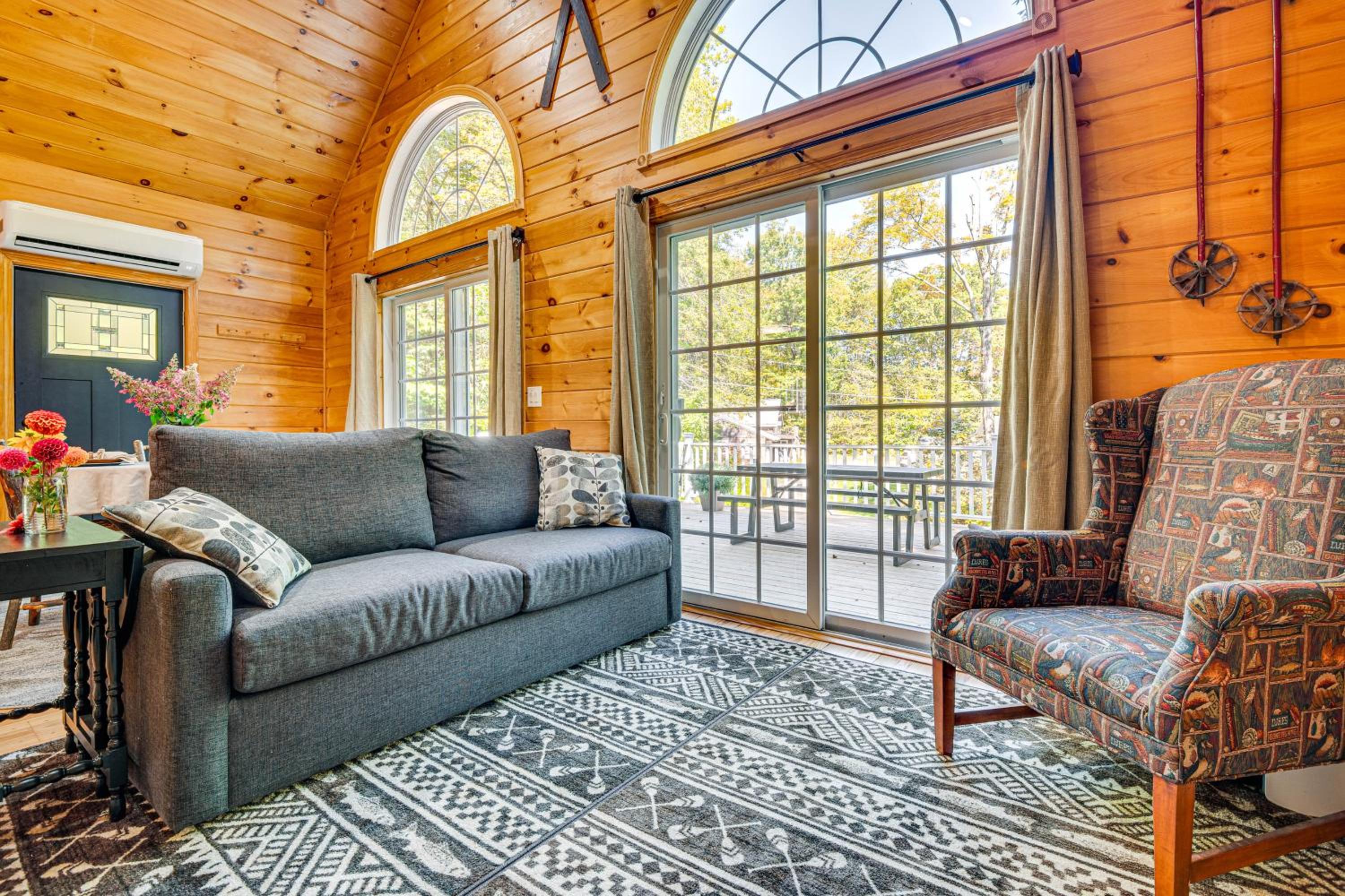 On Baxter Lake Wooded Retreat Near Trails
