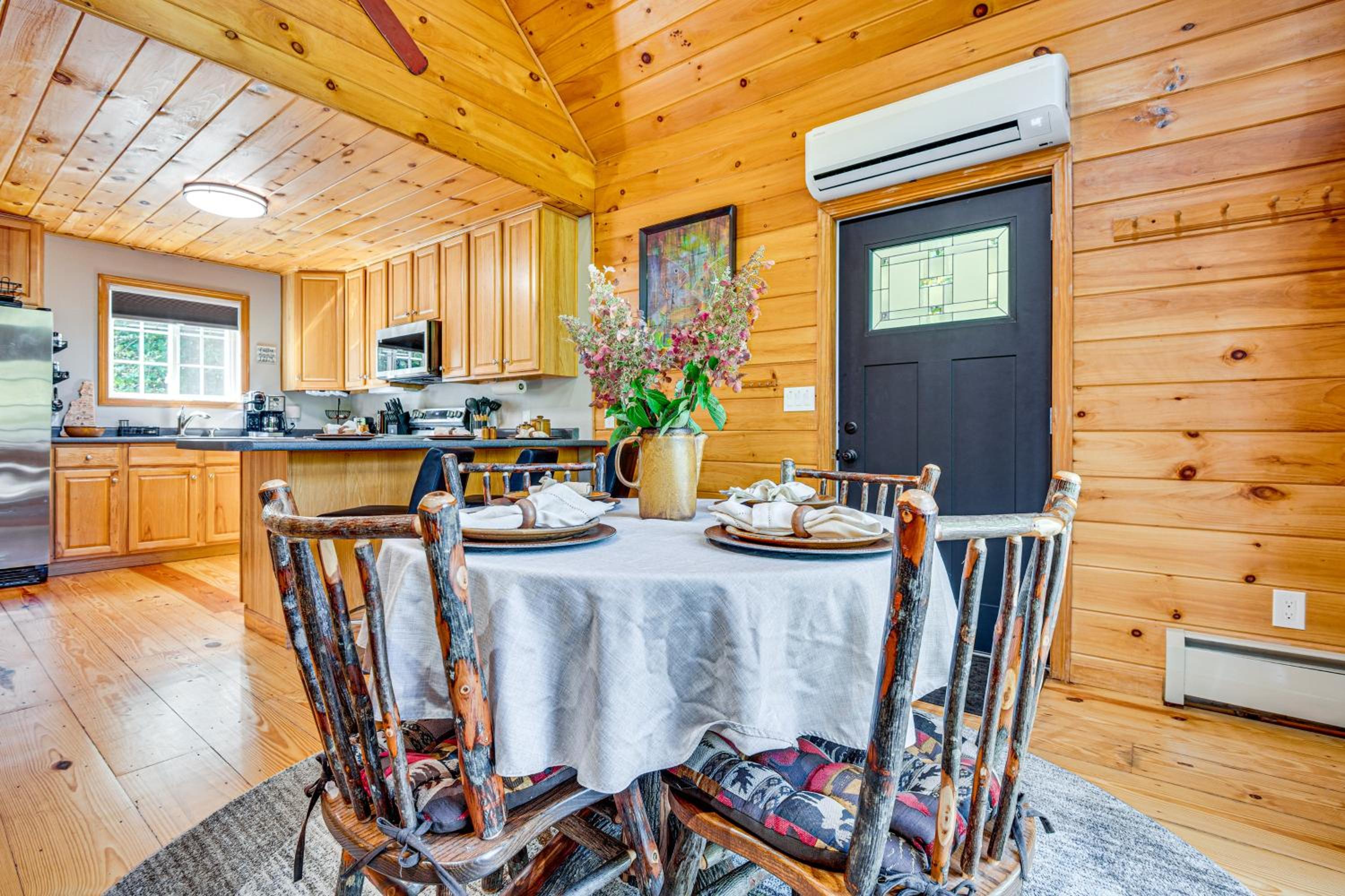 On Baxter Lake Wooded Retreat Near Trails