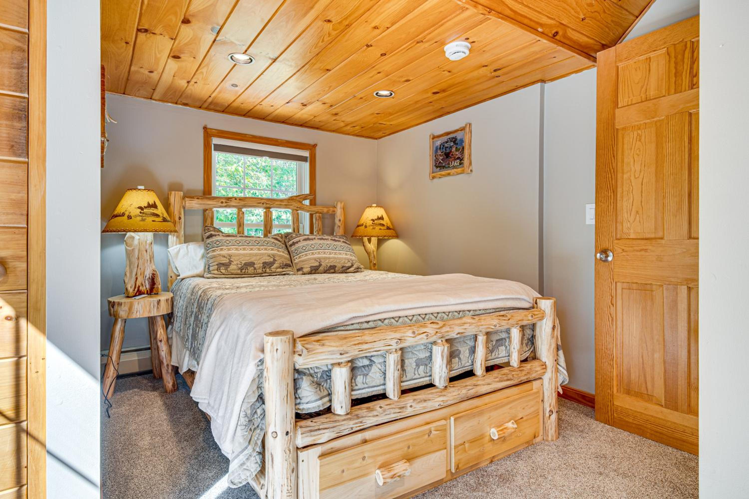 On Baxter Lake Wooded Retreat Near Trails