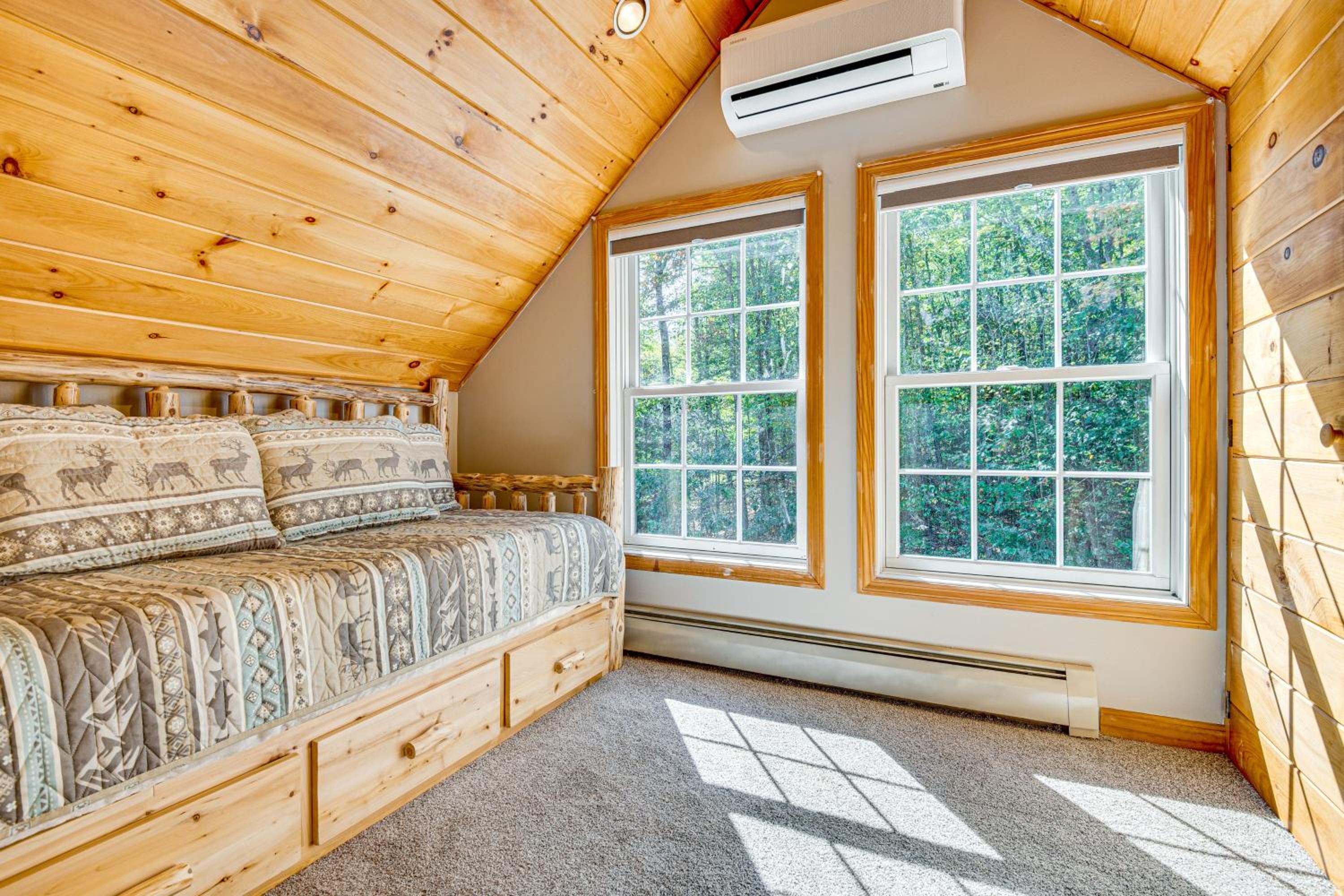 On Baxter Lake Wooded Retreat Near Trails