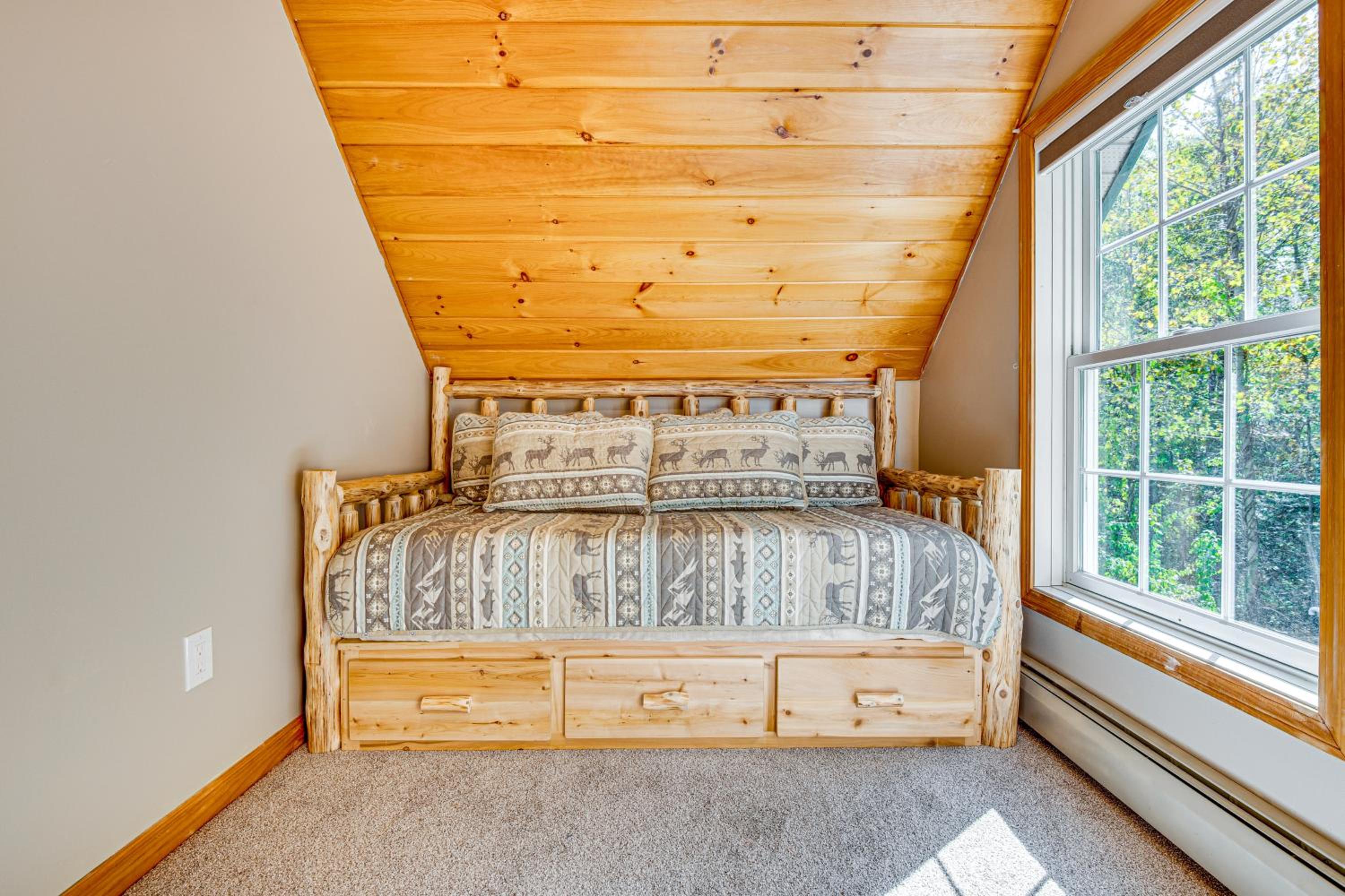 On Baxter Lake Wooded Retreat Near Trails