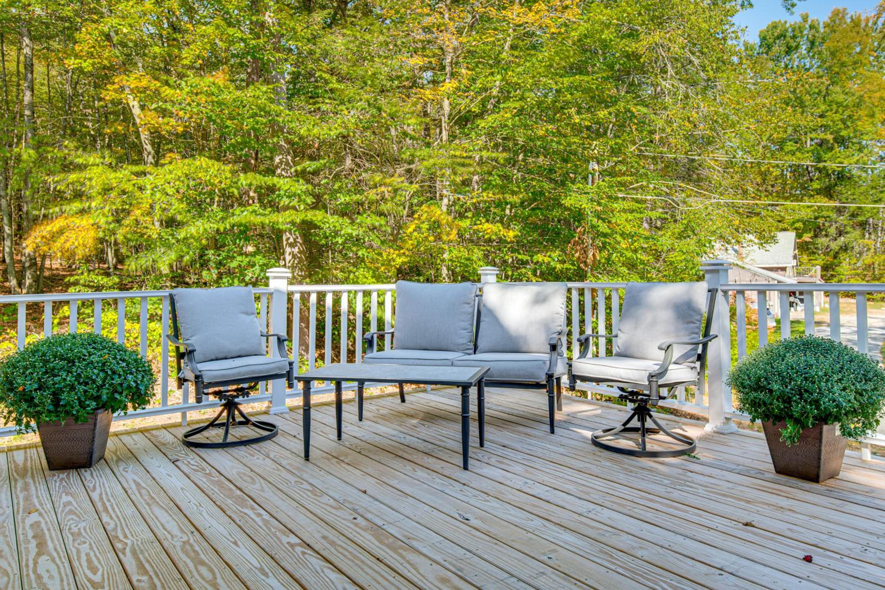 On Baxter Lake Wooded Retreat Near Trails