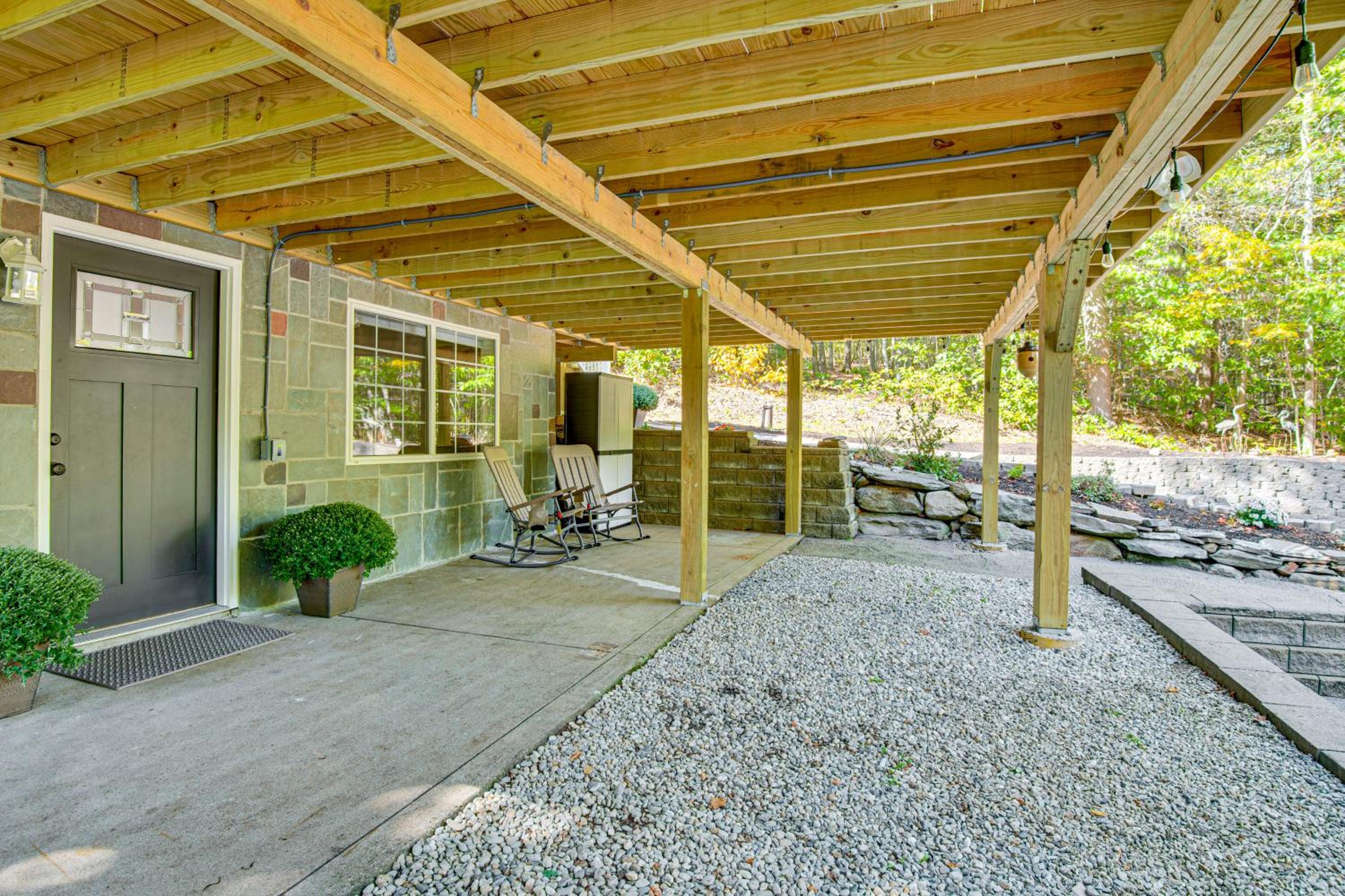 On Baxter Lake Wooded Retreat Near Trails