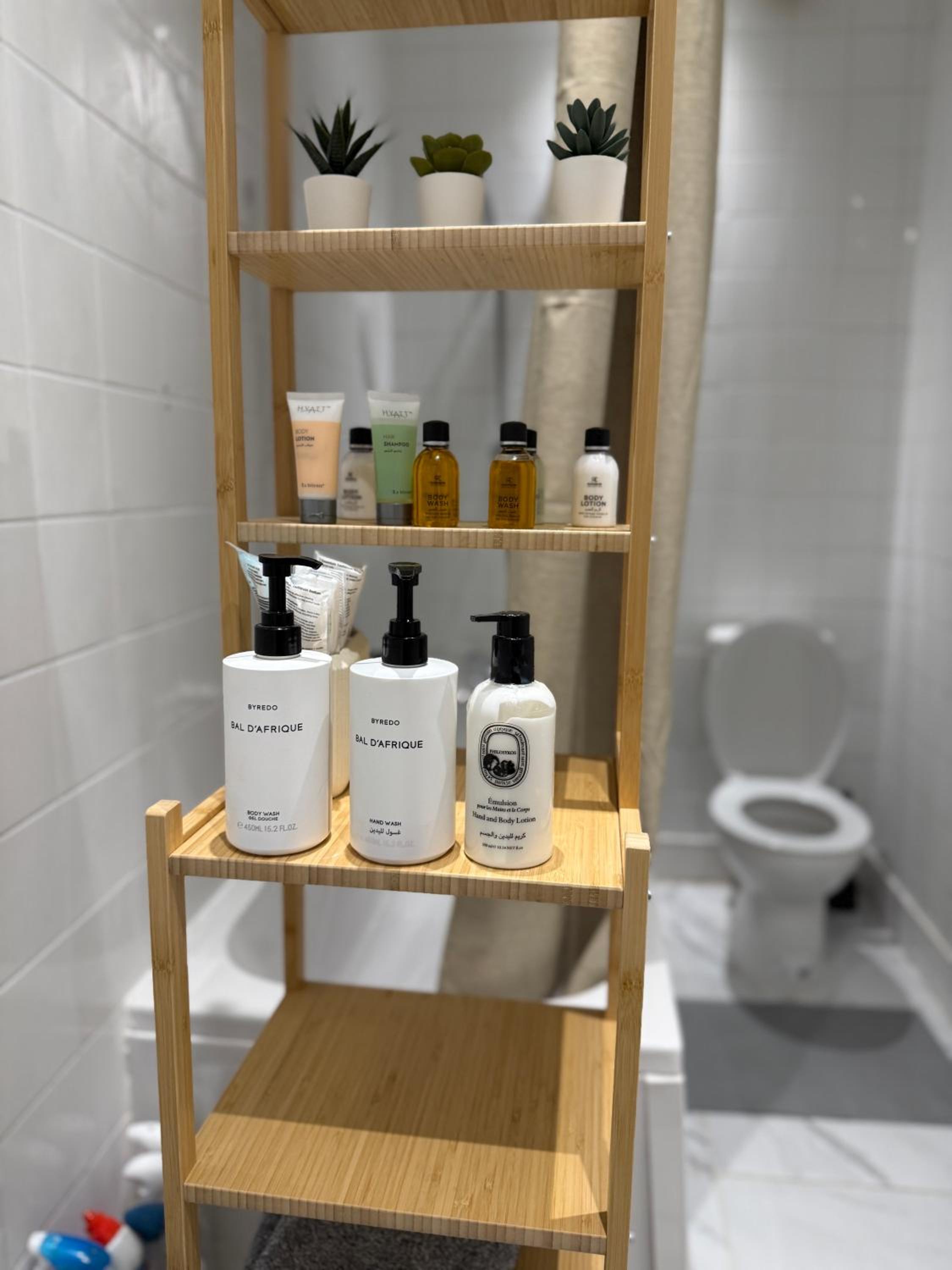 Stokey Skyline Retreat With Balcony