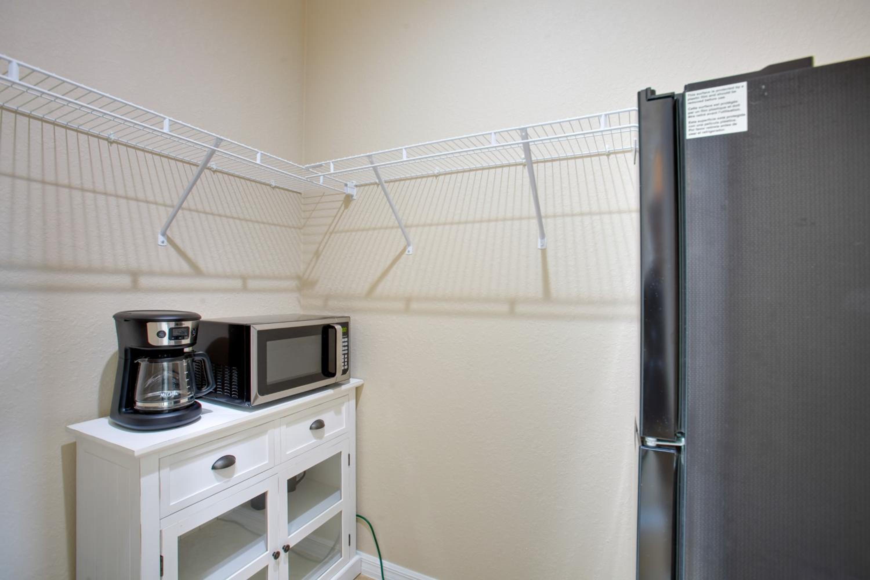 Cozy Couples Retreat with Porch in Cape Coral!
