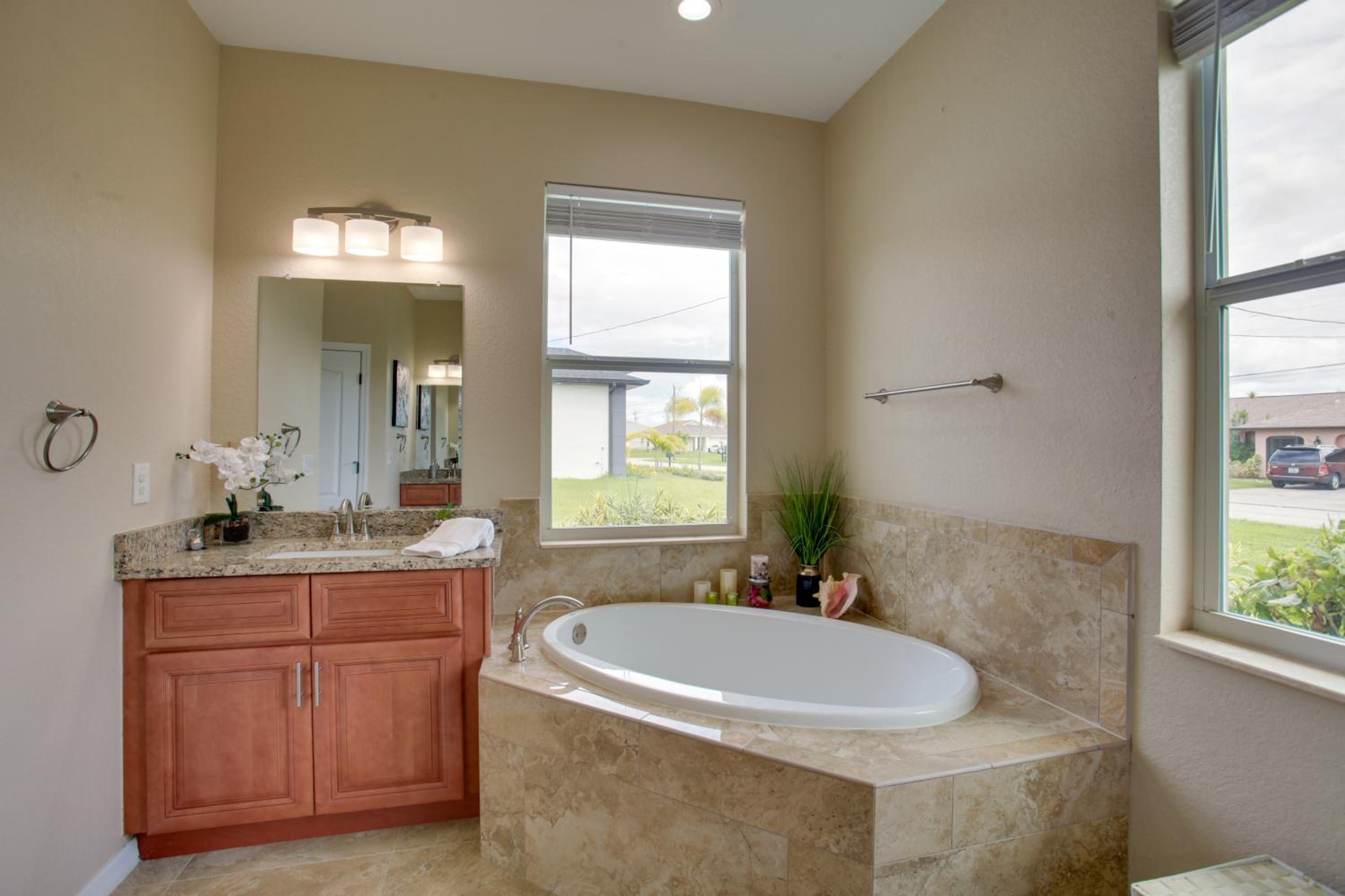 Cozy Couples Retreat with Porch in Cape Coral!