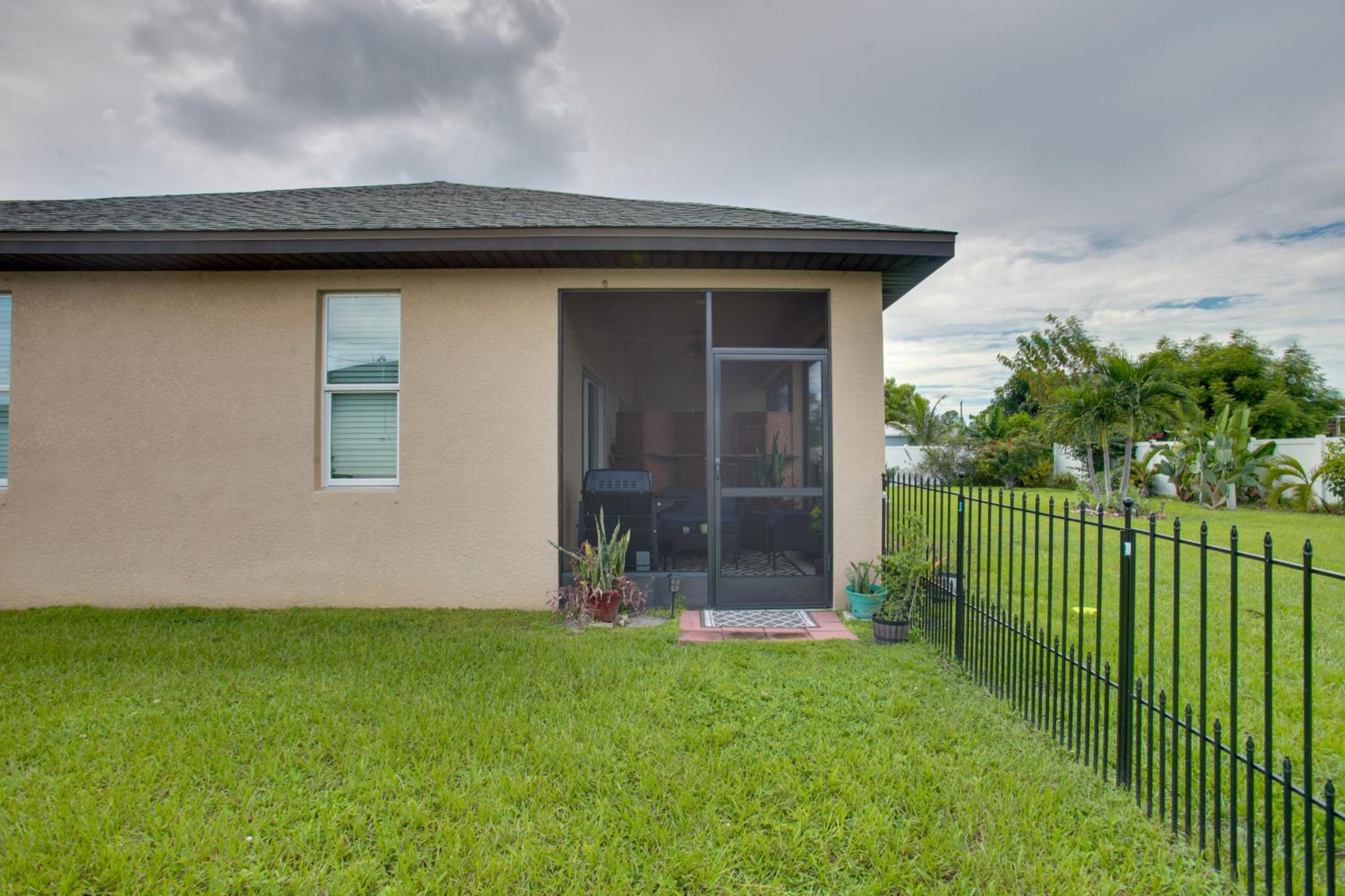Cozy Couples Retreat with Porch in Cape Coral!