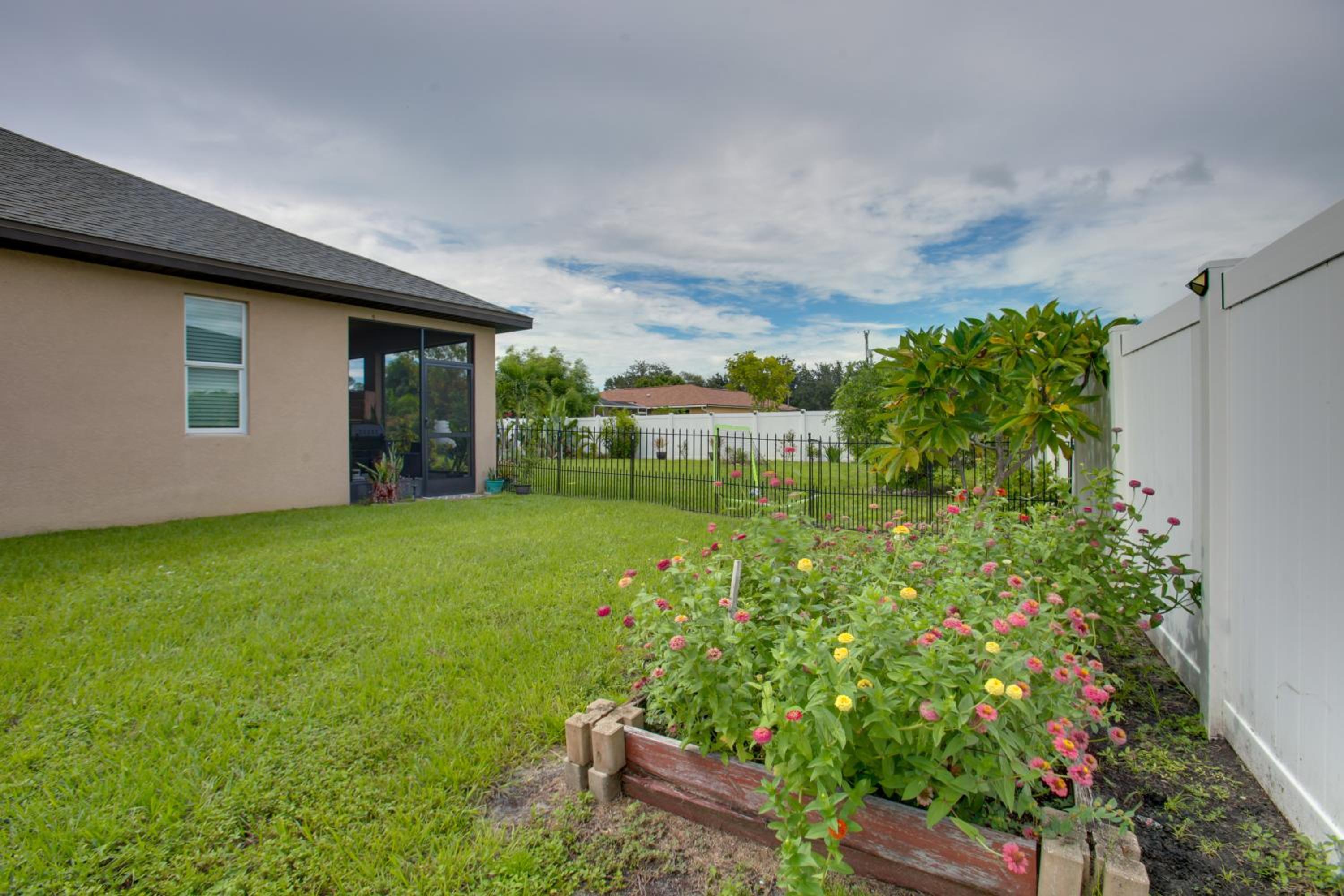 Cozy Couples Retreat with Porch in Cape Coral!