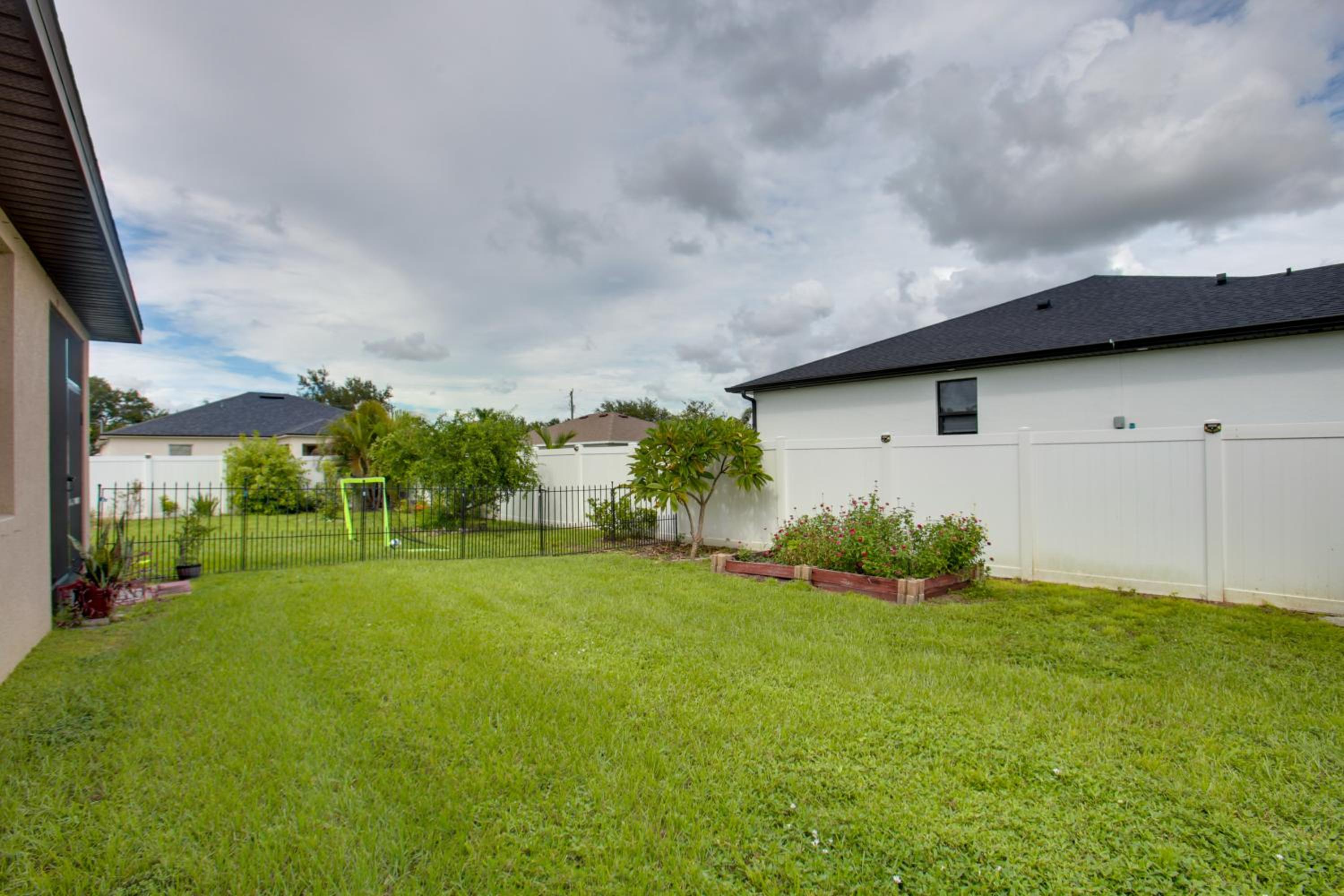 Cozy Couples Retreat with Porch in Cape Coral!