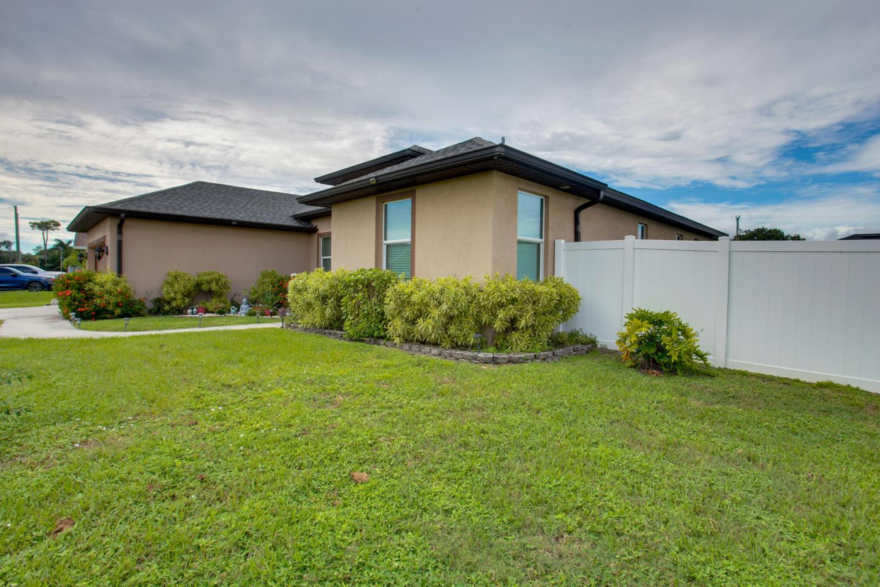 Cozy Couples Retreat with Porch in Cape Coral!