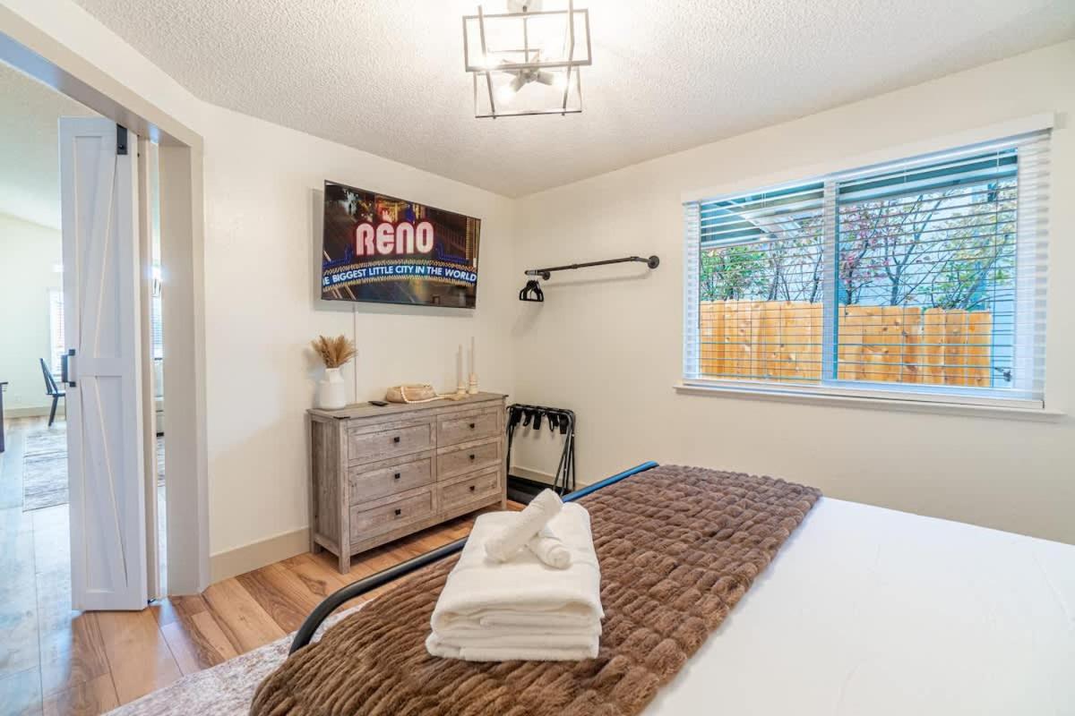 Modern Western Retreat Pet Friendly 4 Bed 2 Bath