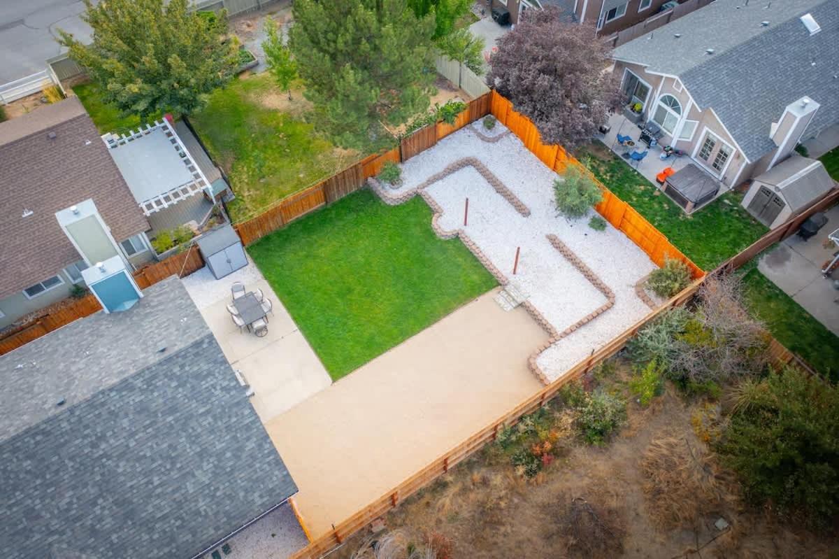 Modern Western Retreat Pet Friendly 4 Bed 2 Bath