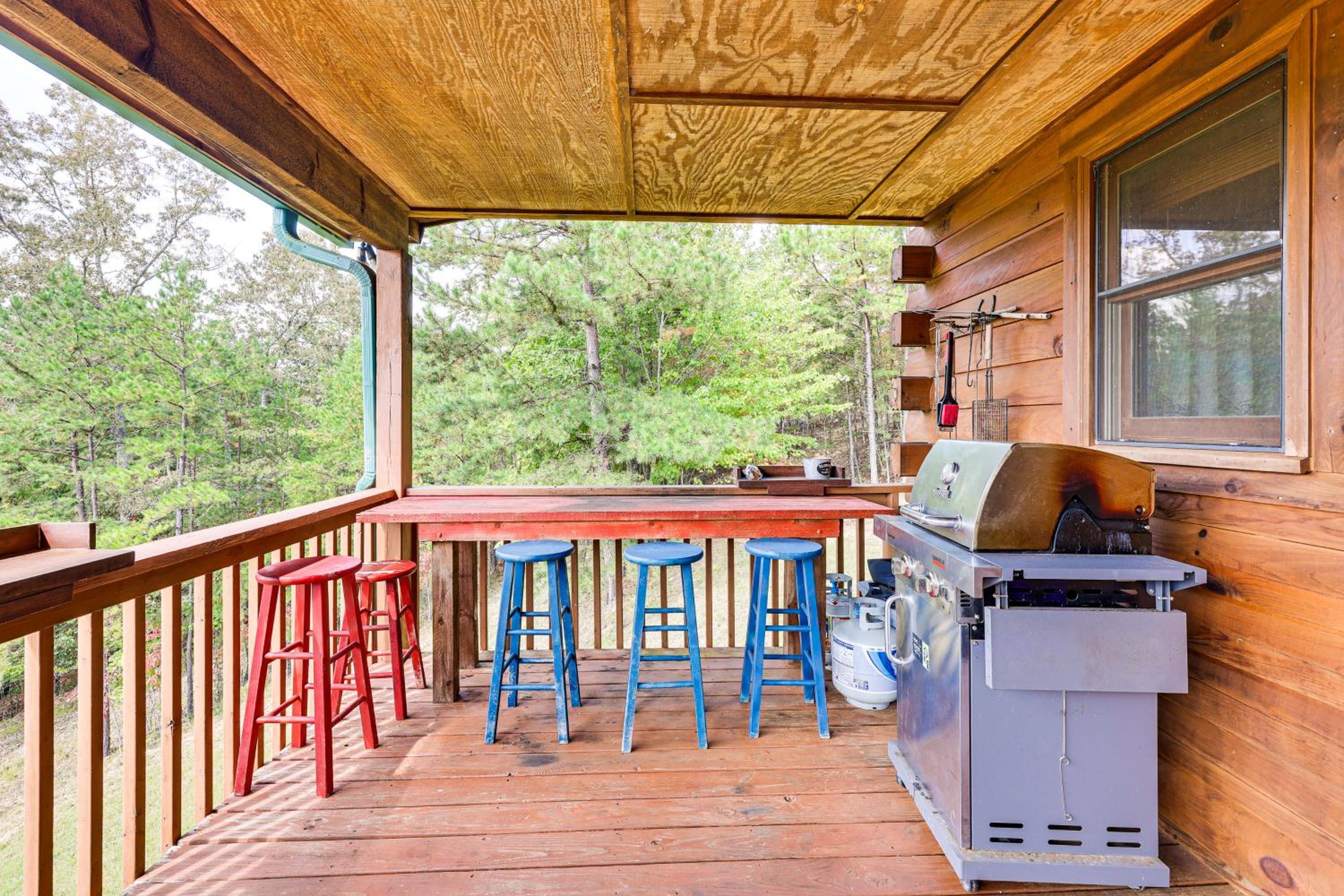 Deck and Mtn Views Sunset Ridge Cabin in Murphy