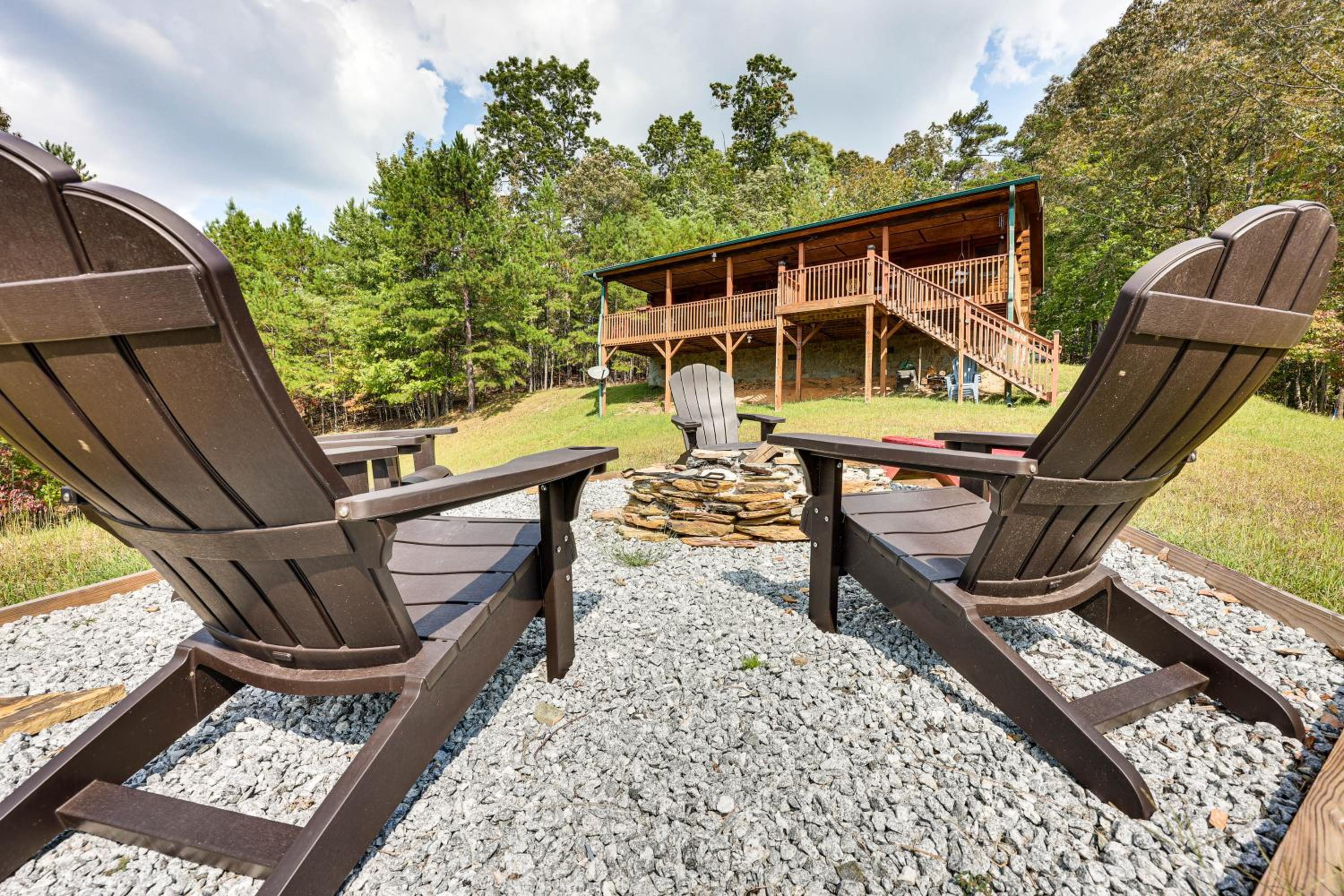 Deck and Mtn Views Sunset Ridge Cabin in Murphy
