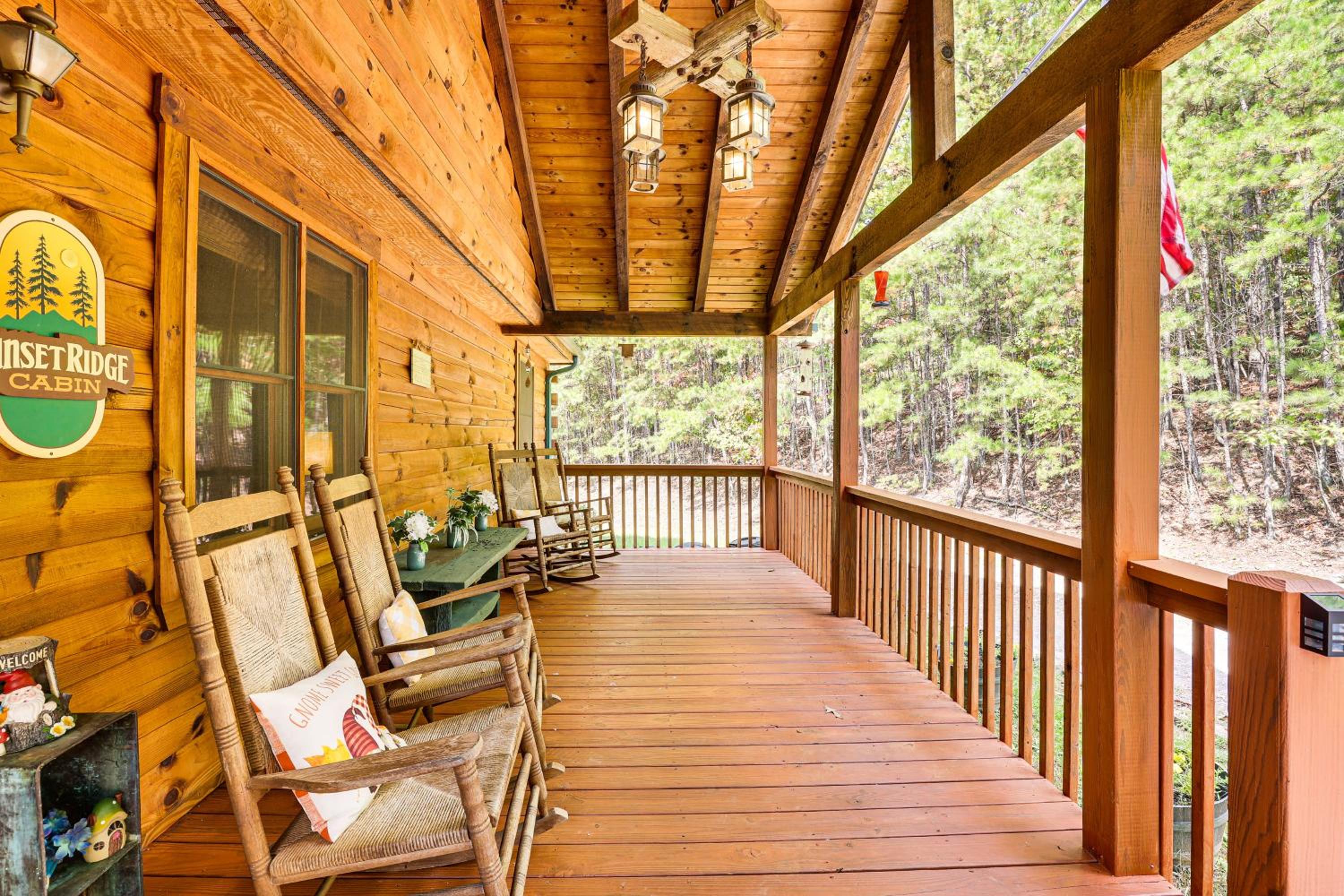 Deck and Mtn Views Sunset Ridge Cabin in Murphy