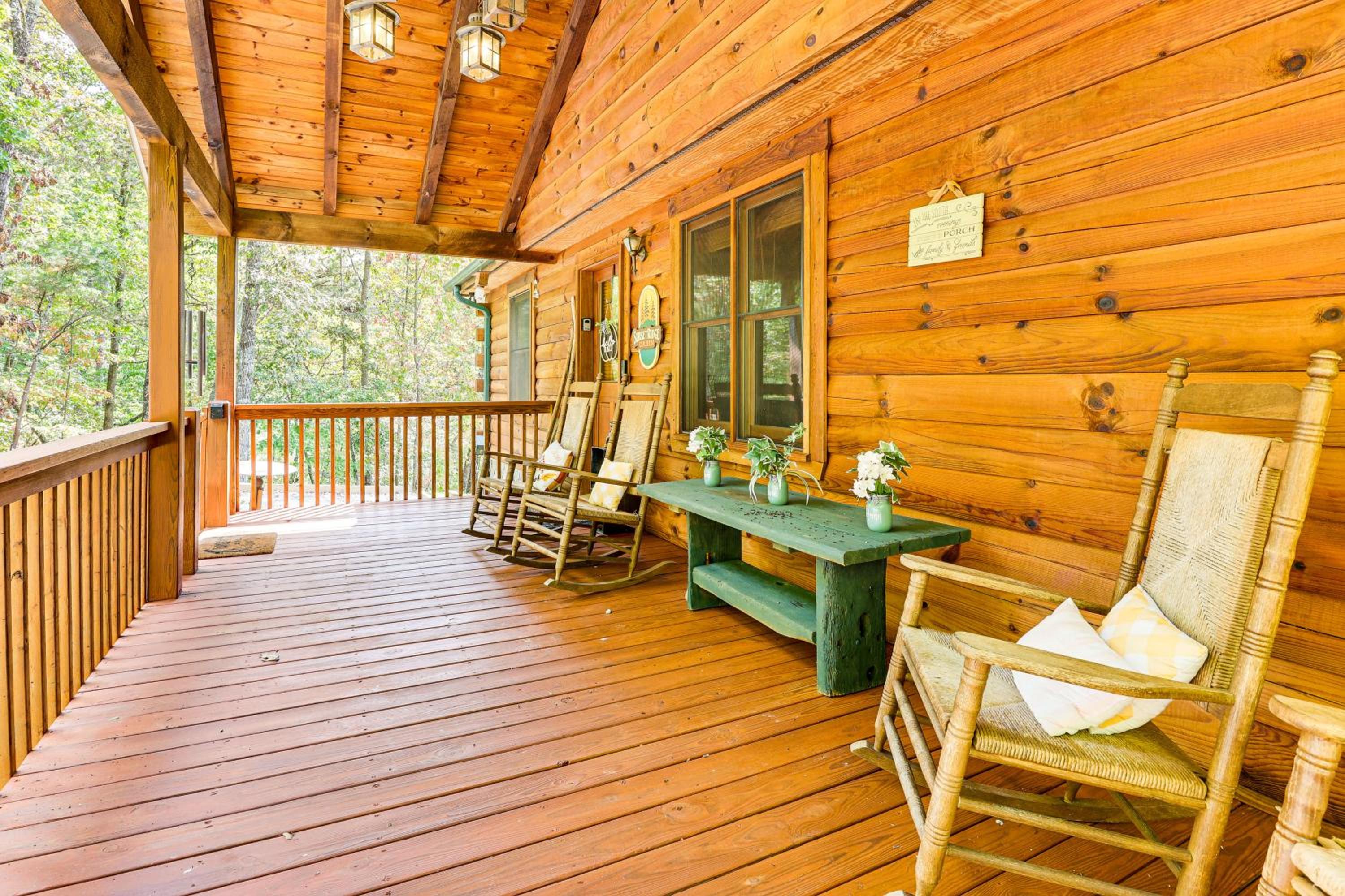 Deck and Mtn Views Sunset Ridge Cabin in Murphy