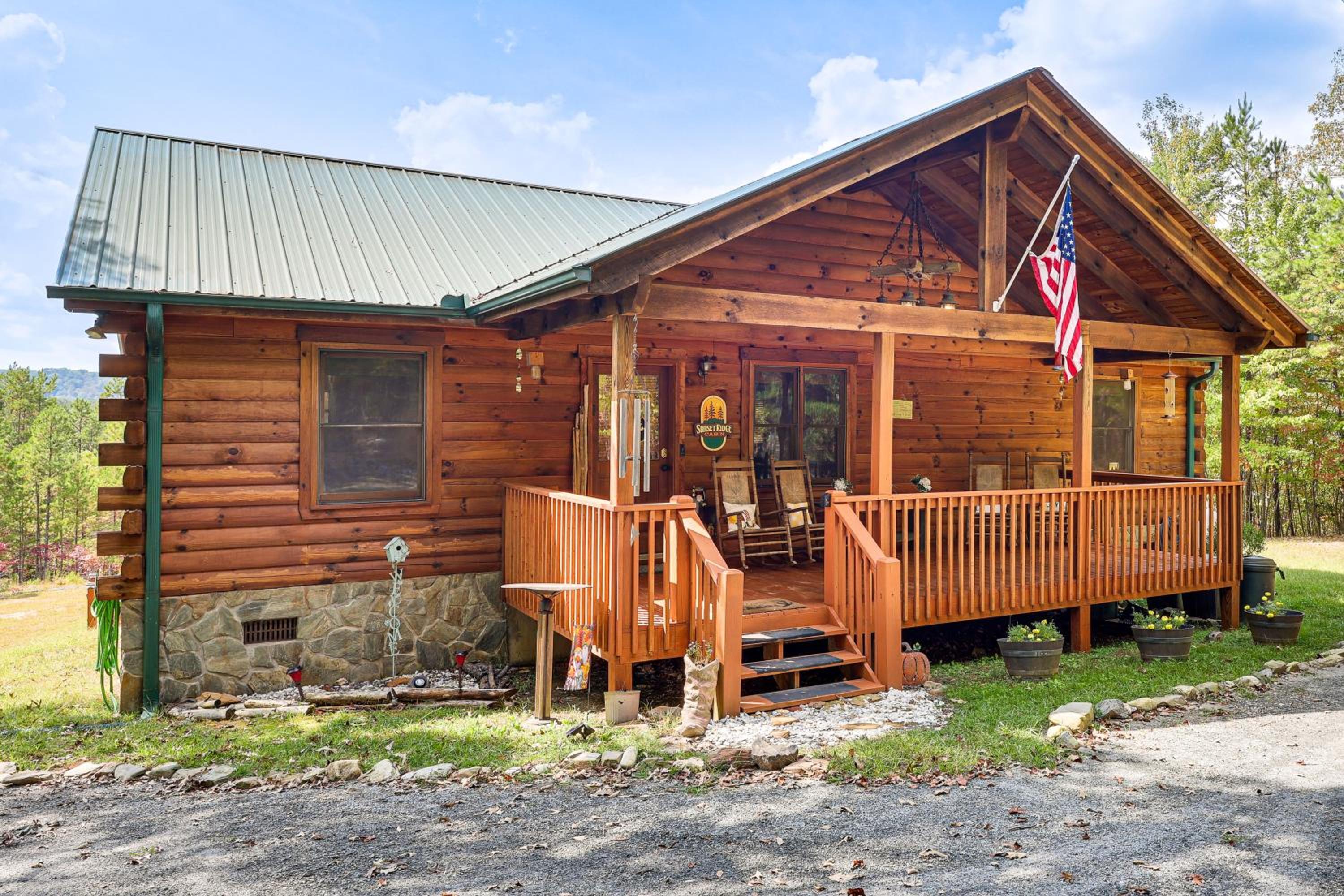 Deck and Mtn Views Sunset Ridge Cabin in Murphy