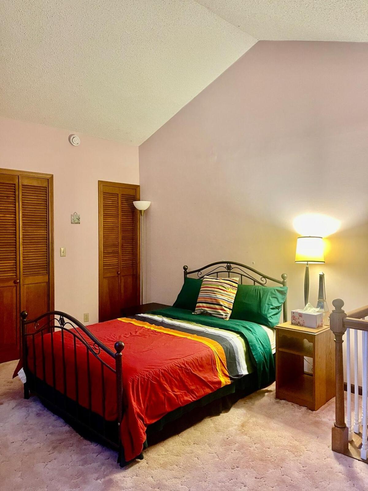 Cozy Loft in Amherst NY No Pet