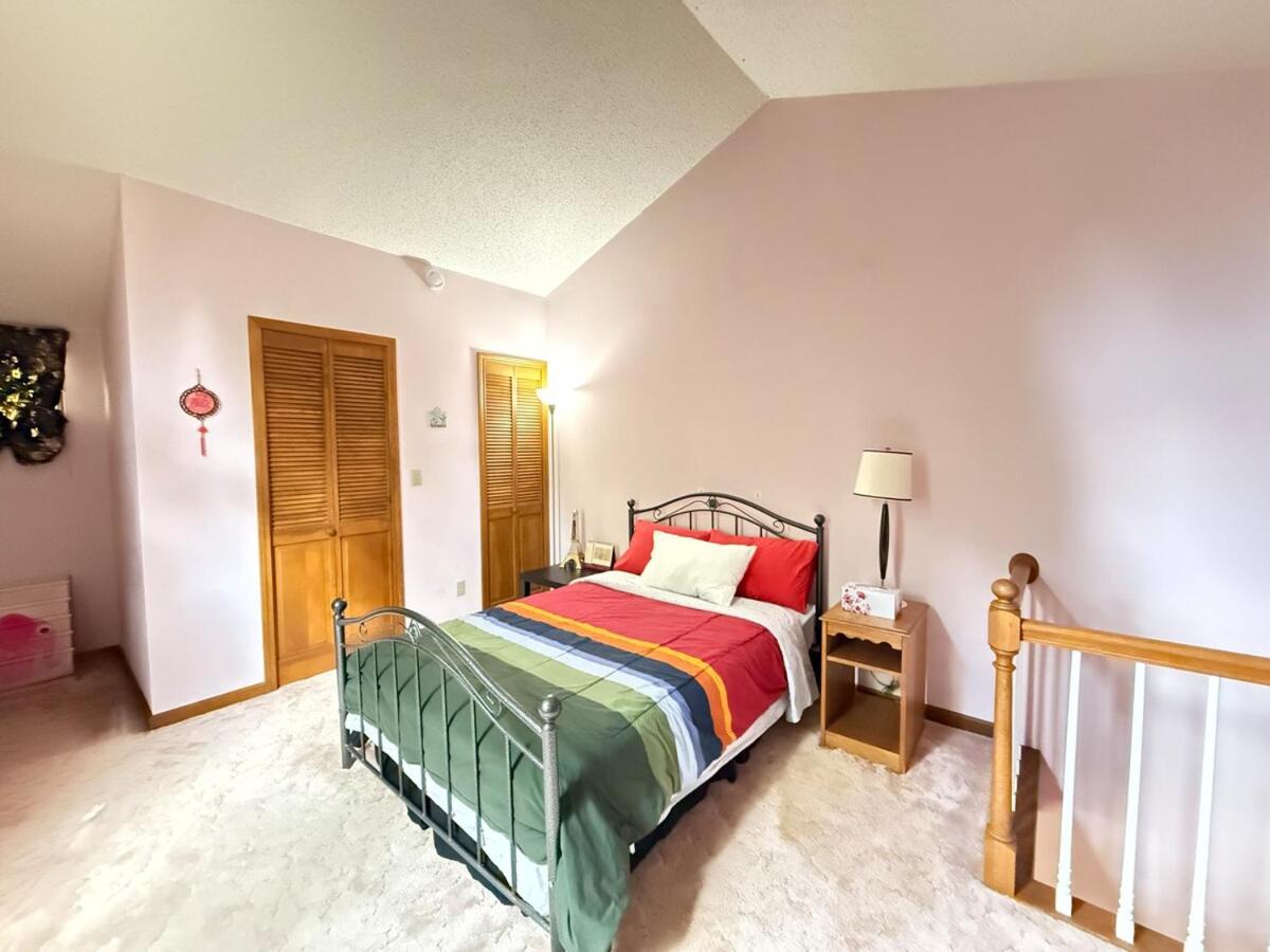 Cozy Loft in Amherst NY No Pet